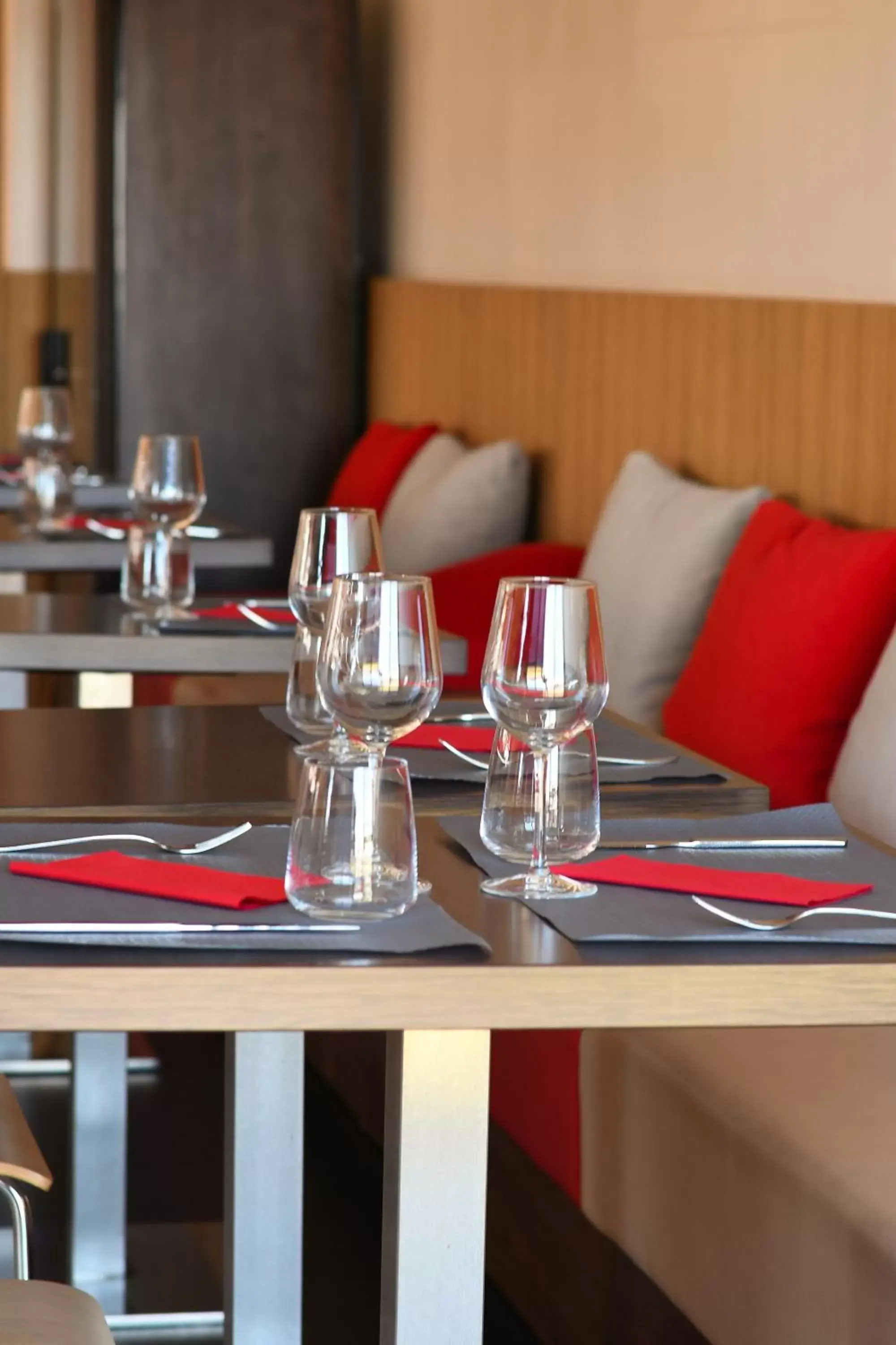 Restaurant/Places to Eat in ibis Saintes