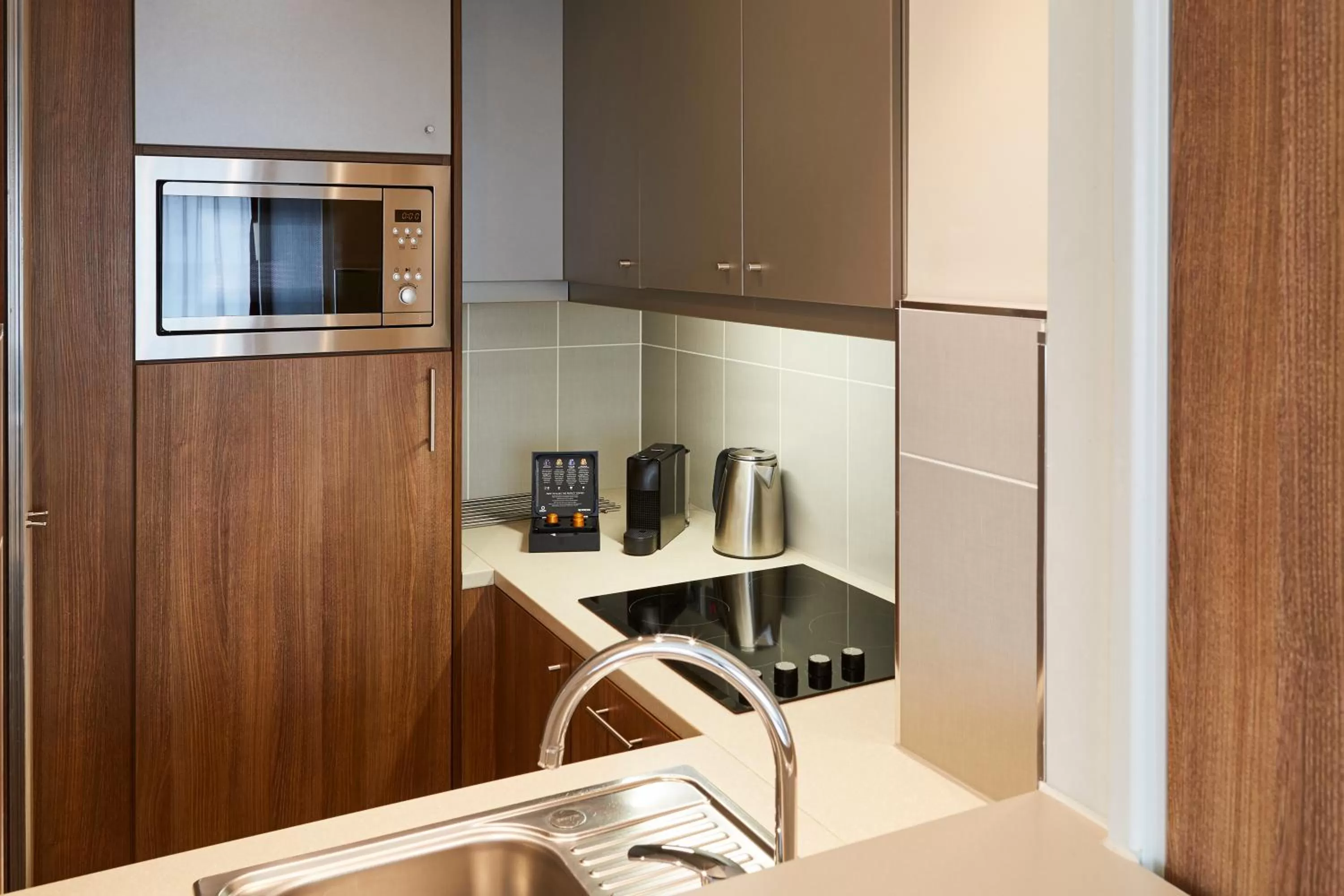 Kitchen or kitchenette in Aparthotel Adagio Birmingham City Centre