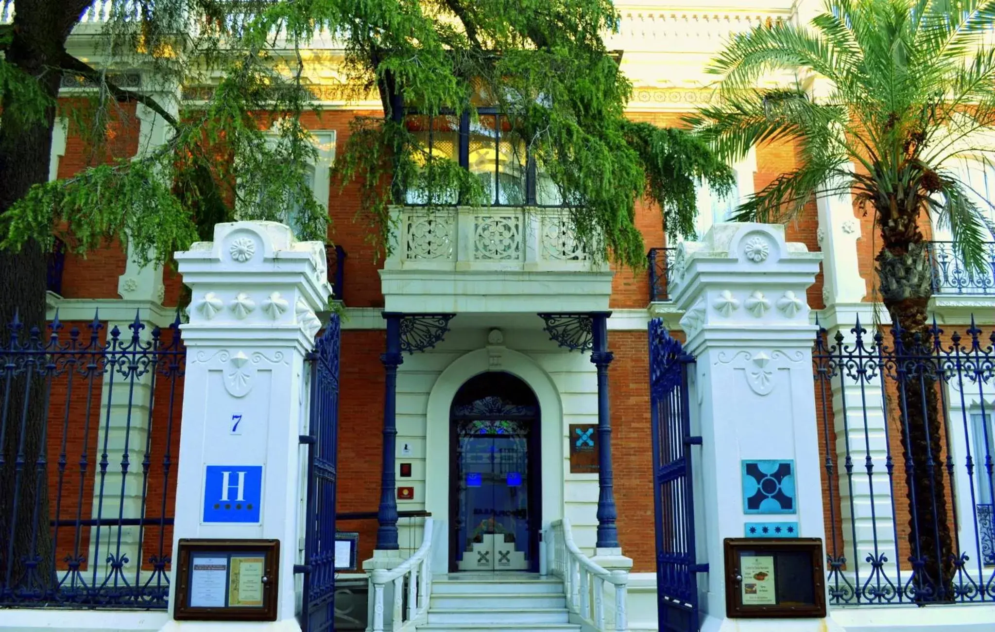 Facade/entrance in Hospedería Mirador de Llerena