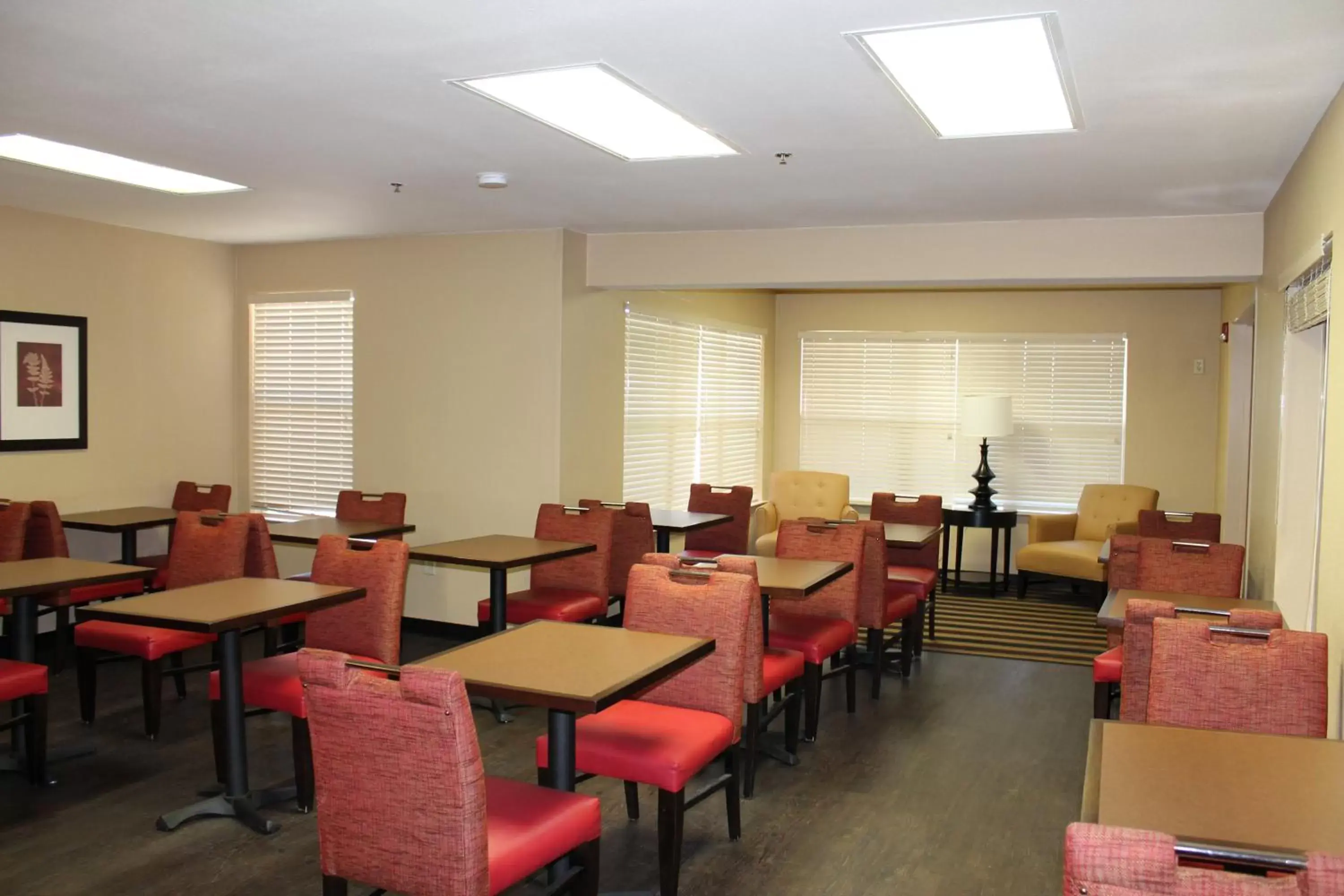 Lounge or bar, Restaurant/Places to Eat in Extended Stay America Suites - Houston - Med Ctr - NRG Park - Braeswood Blvd