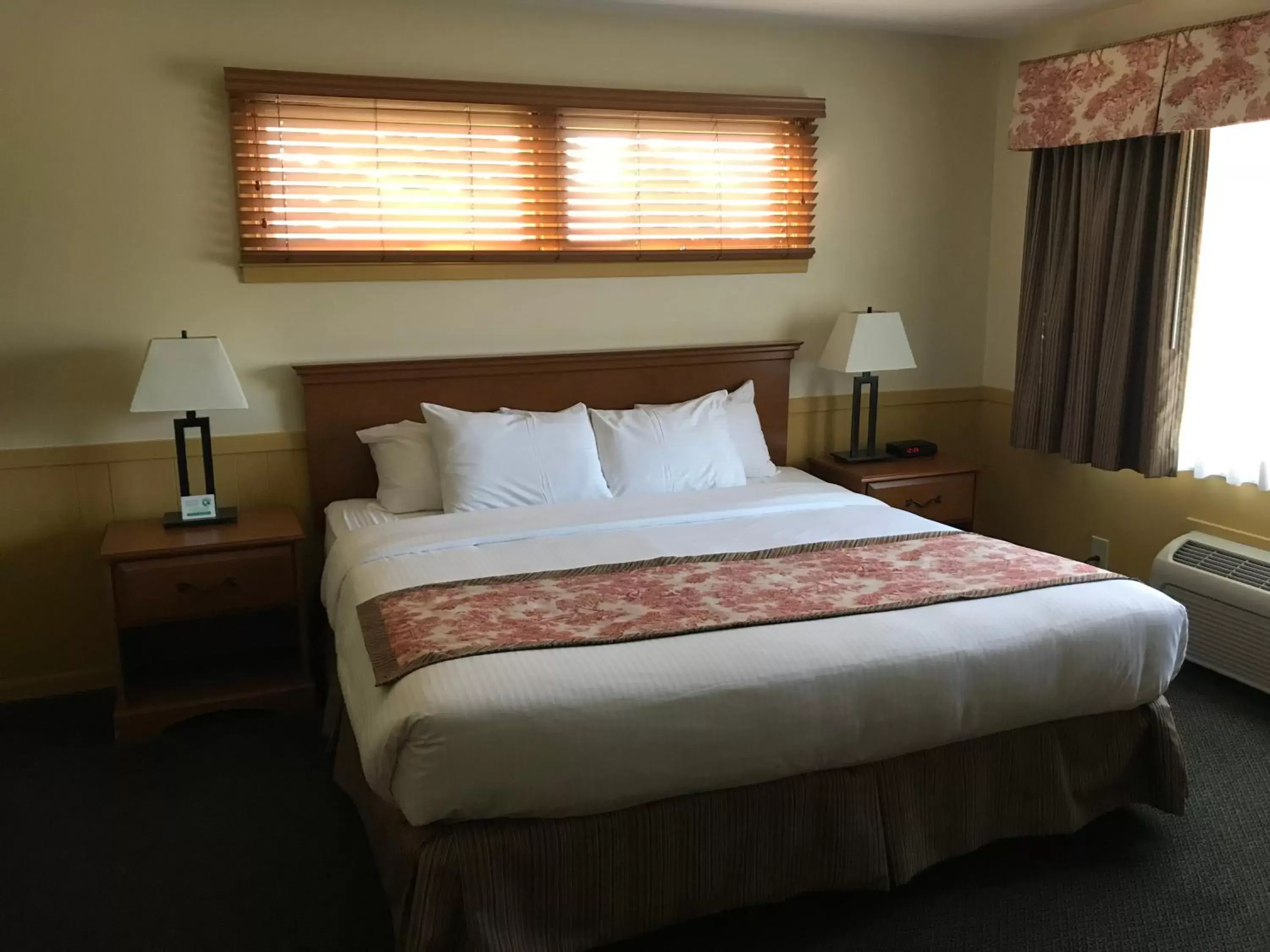 Bedroom, Bed in Otsego Resort