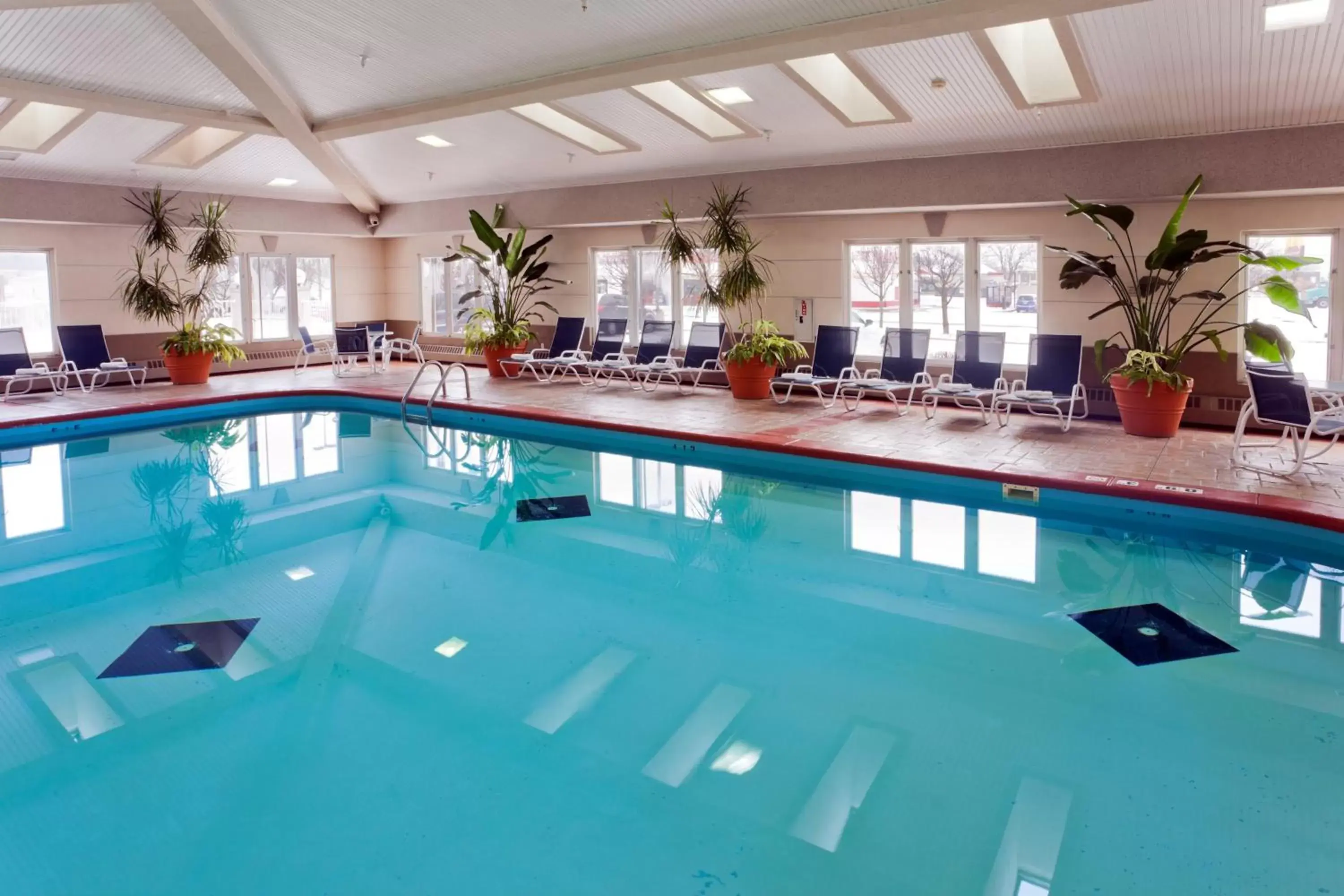 Swimming Pool in Holiday Inn Express Hotel & Suites Port Clinton-Catawba Island, an IHG Hotel