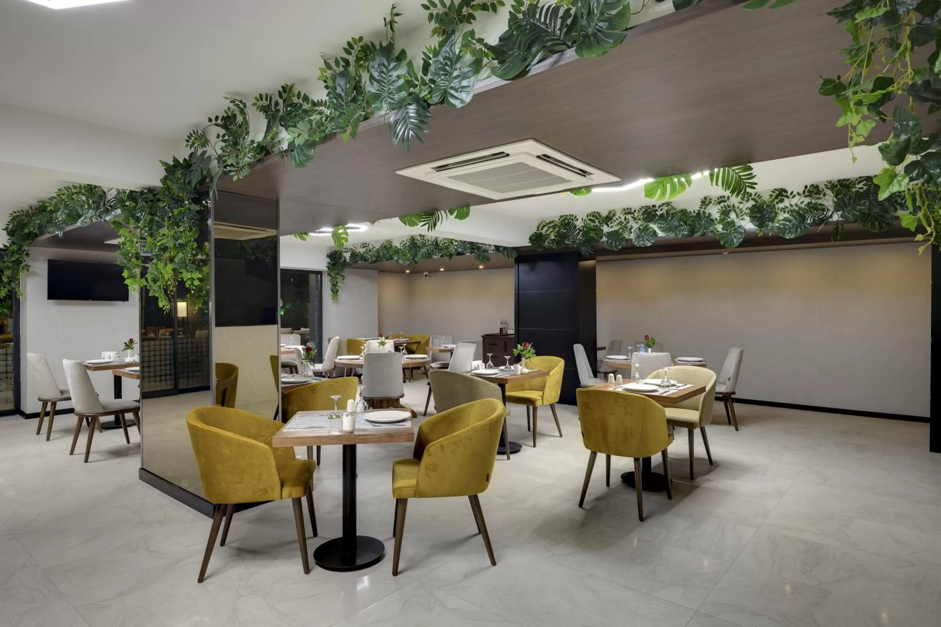 Restaurant/places to eat in Leo Suites