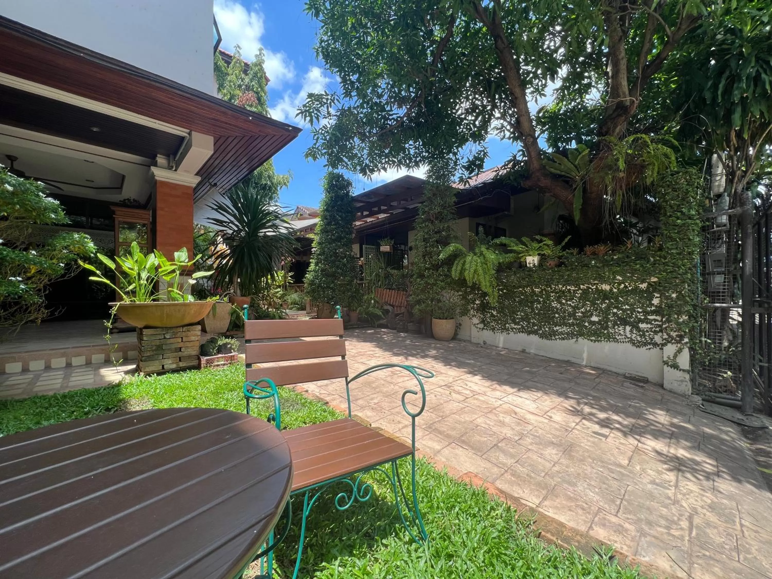 Day in Pha Thai House