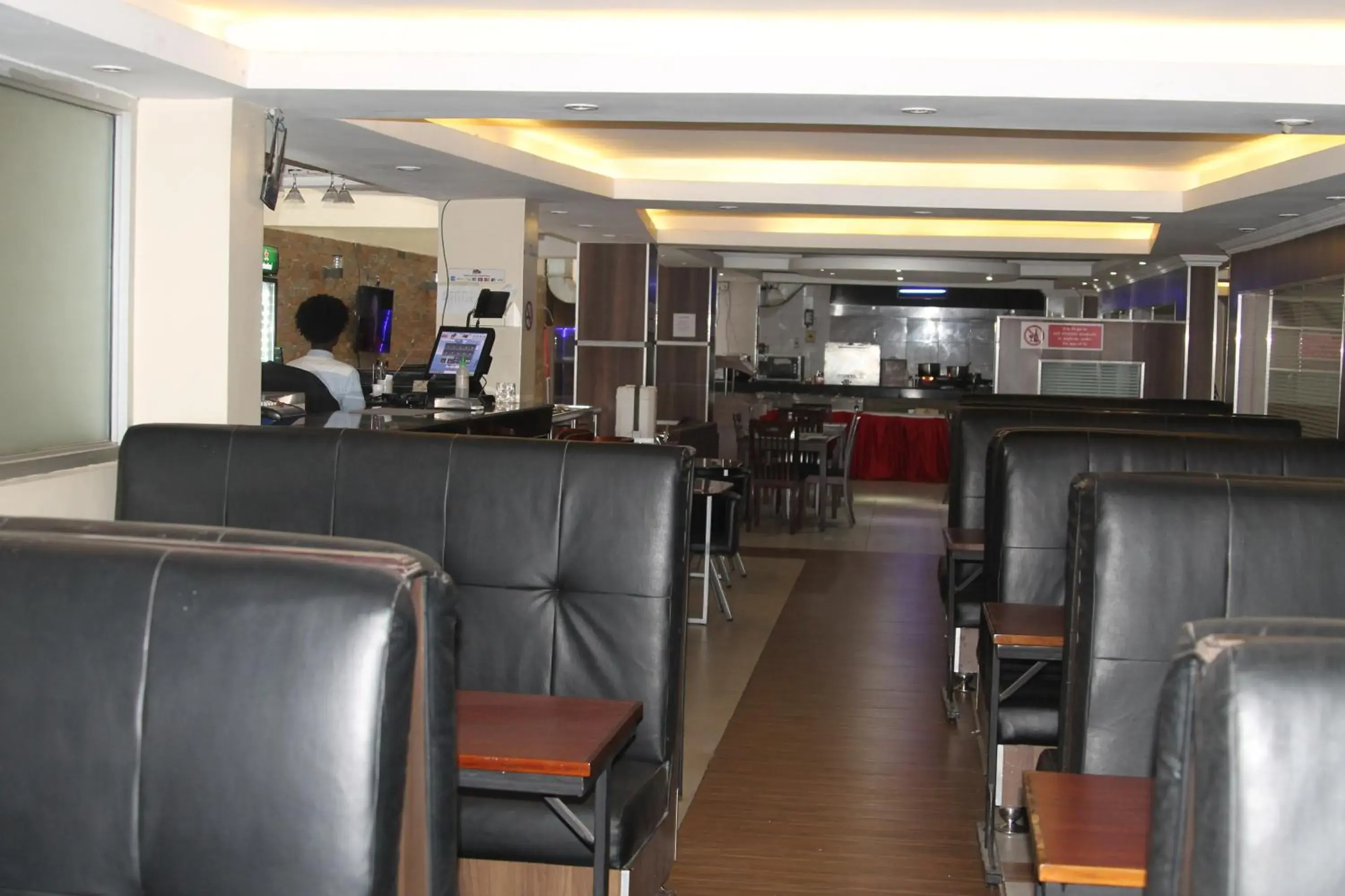 Lounge or bar, Lobby/Reception in Airport Landing Hotel