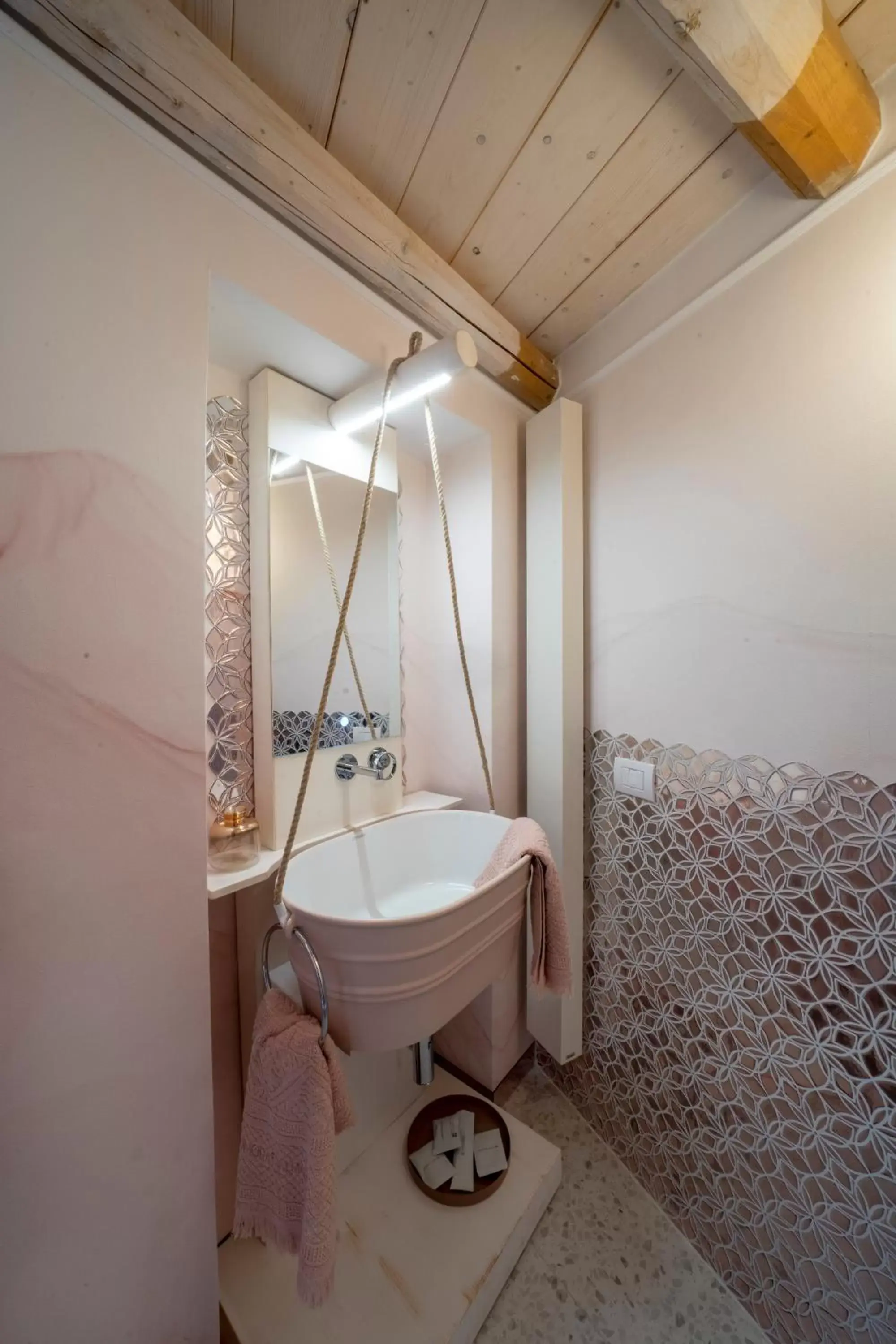 Breakfast, Bathroom in Dimora Valmar Luxury Charm