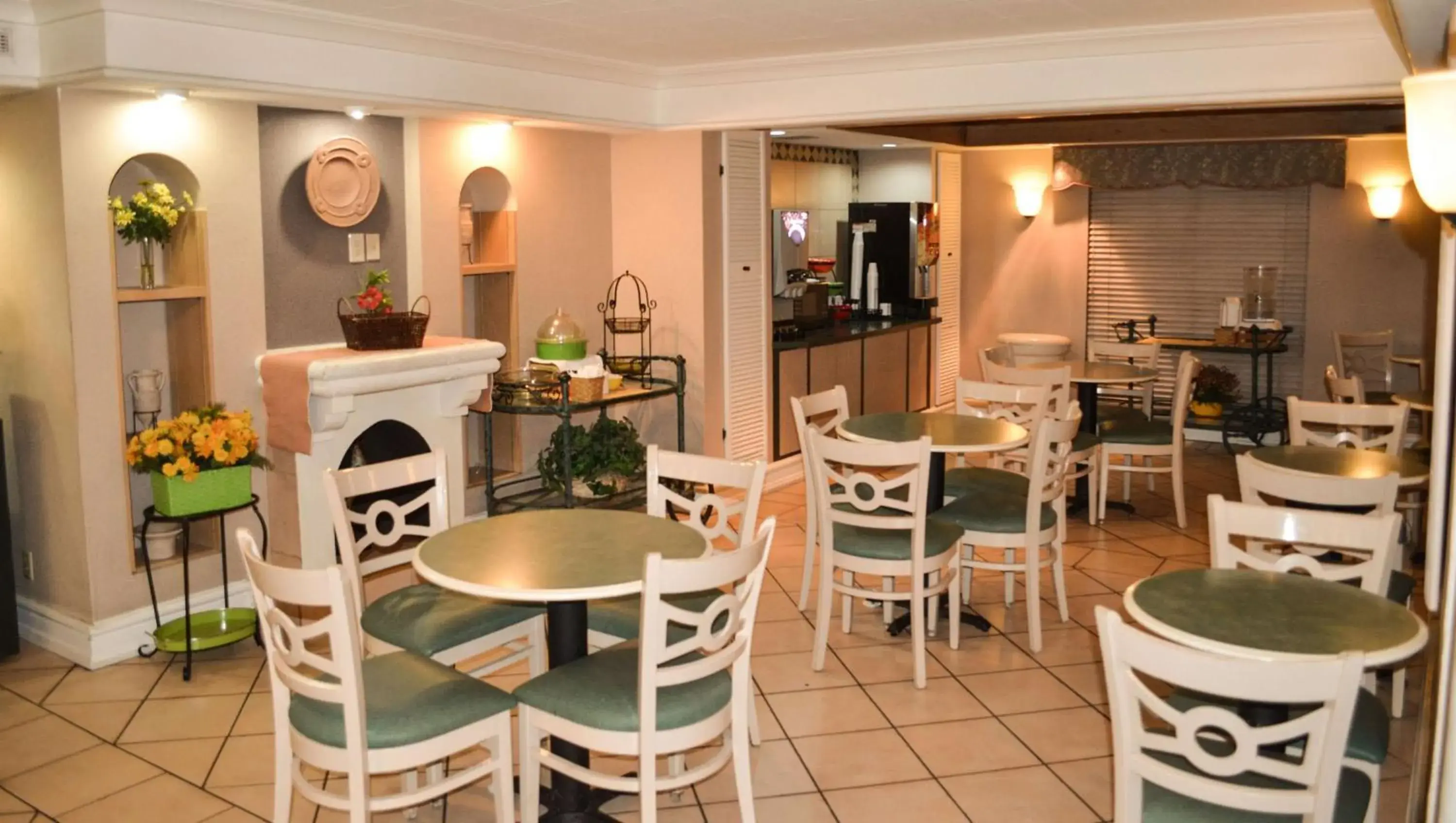 Buffet breakfast, Restaurant/Places to Eat in Magnuson Hotel Texarkana