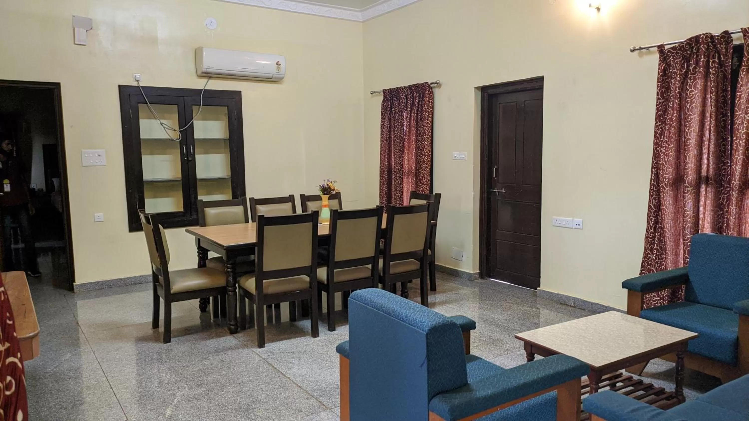 Dining area in Kanthi Resorts Badami