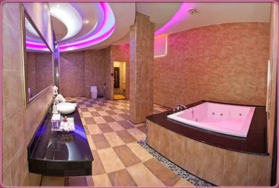 Bathroom, Spa/Wellness in Wei Feng Hotel - Kaohsiung