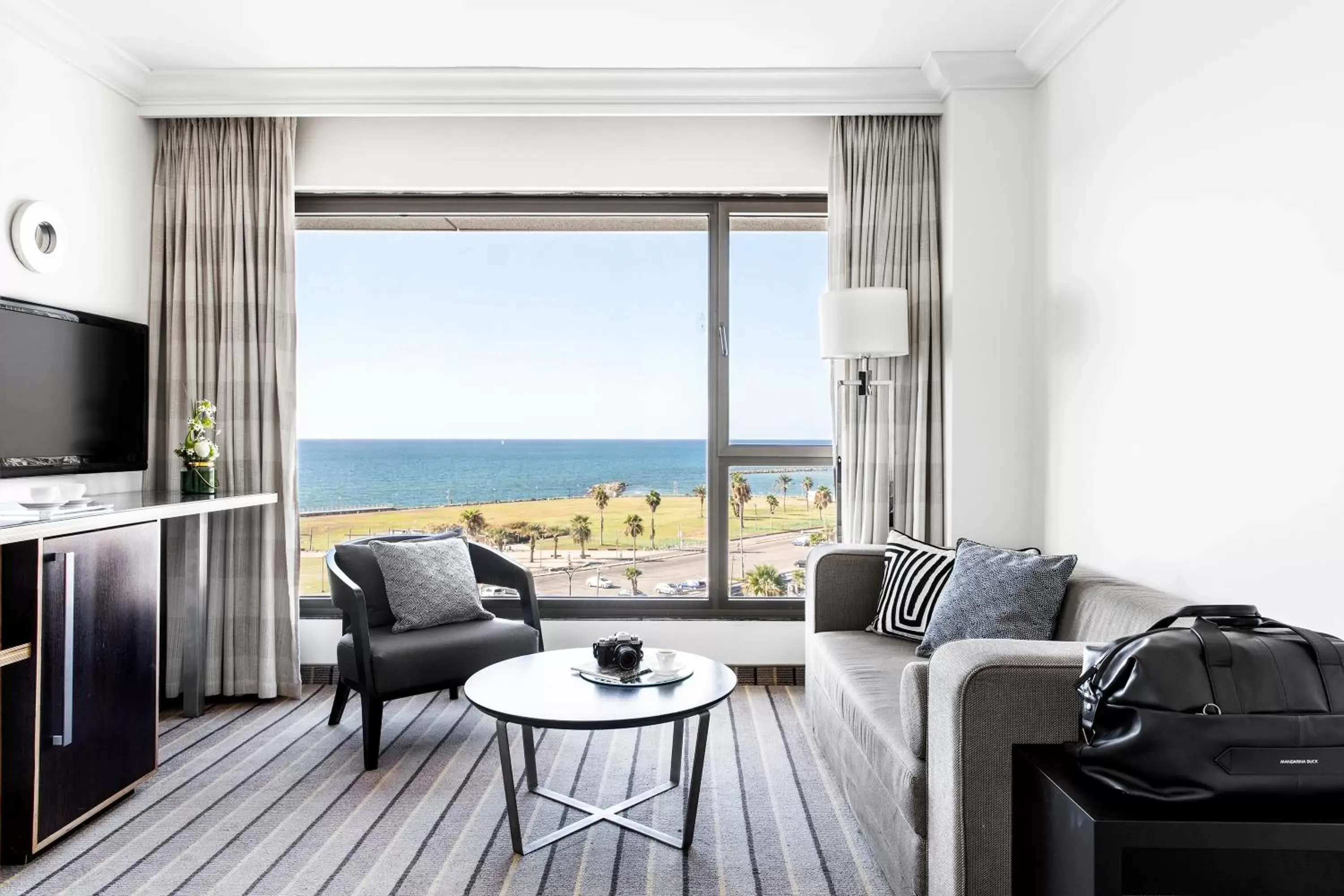 TV and multimedia, Seating Area in David InterContinental Tel Aviv, an IHG Hotel