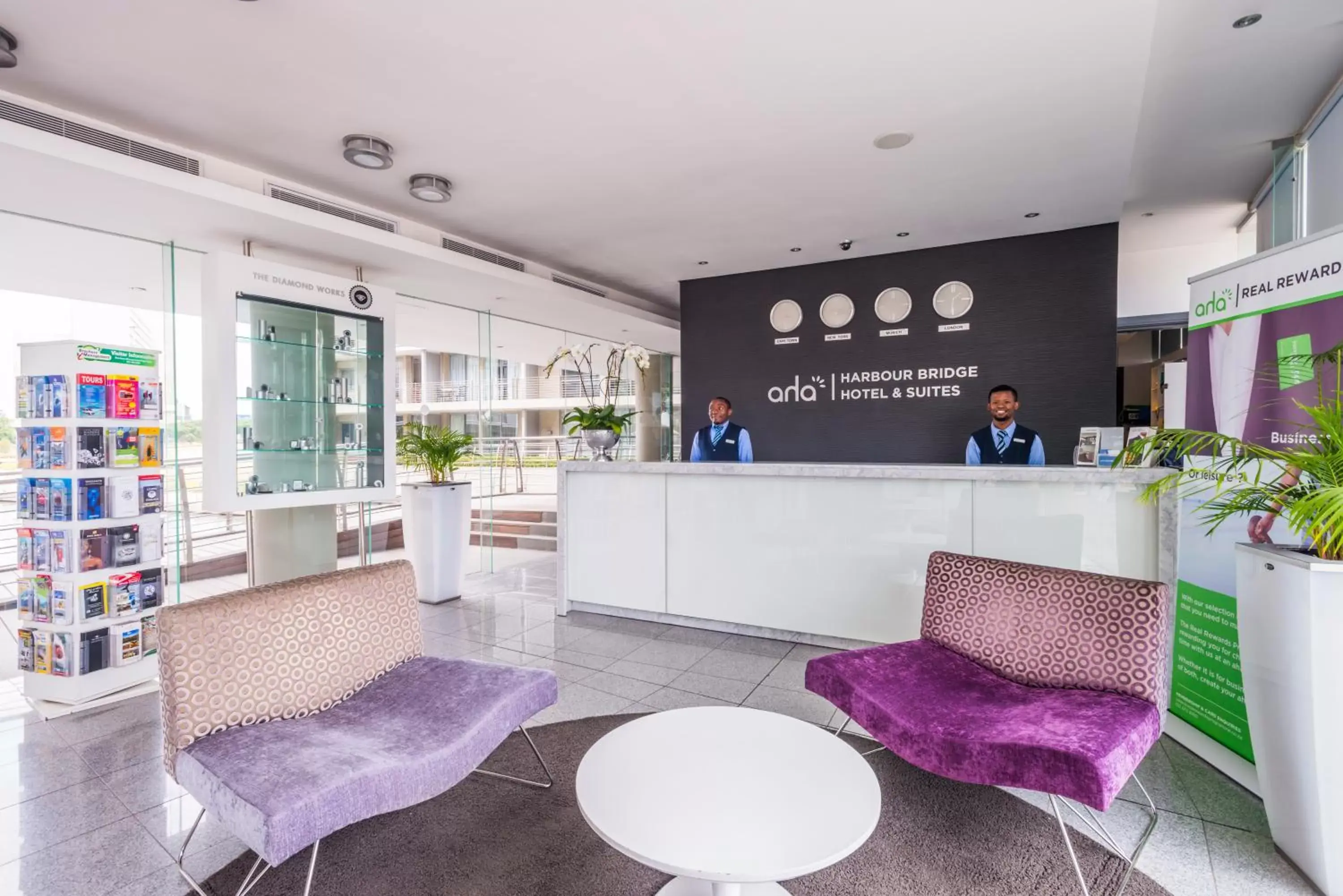 Staff, Lobby/Reception in aha Harbour Bridge Hotel & Suites