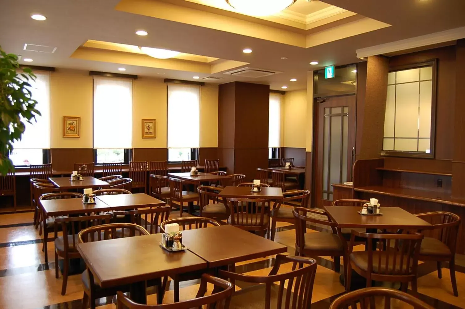 Restaurant/places to eat in Hotel Route-Inn Nagahama Inter Restaurant/places to eat in Hotel Route-Inn Nagahama Inter