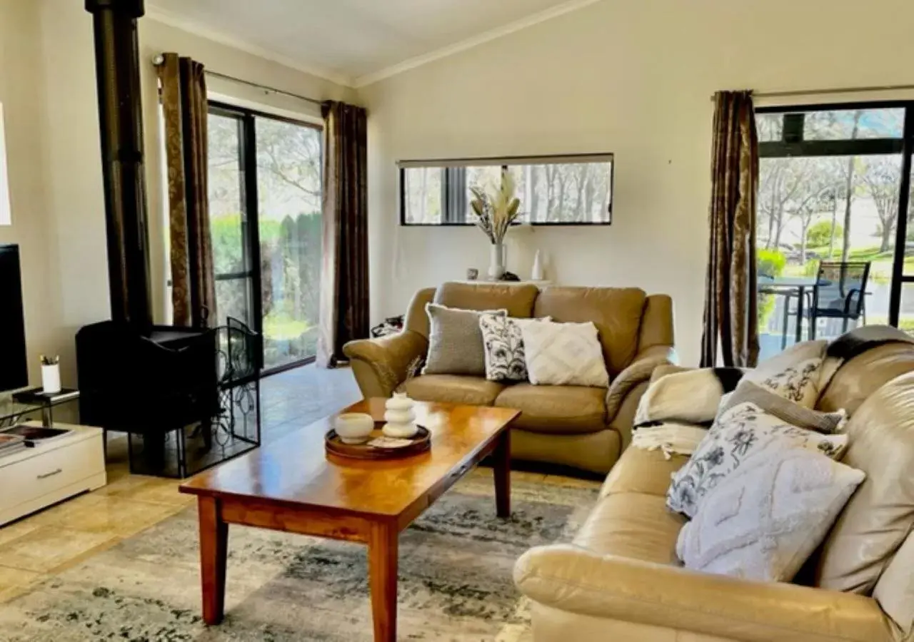 Seating Area in Granite Gardens Cottages & Lake Retreat