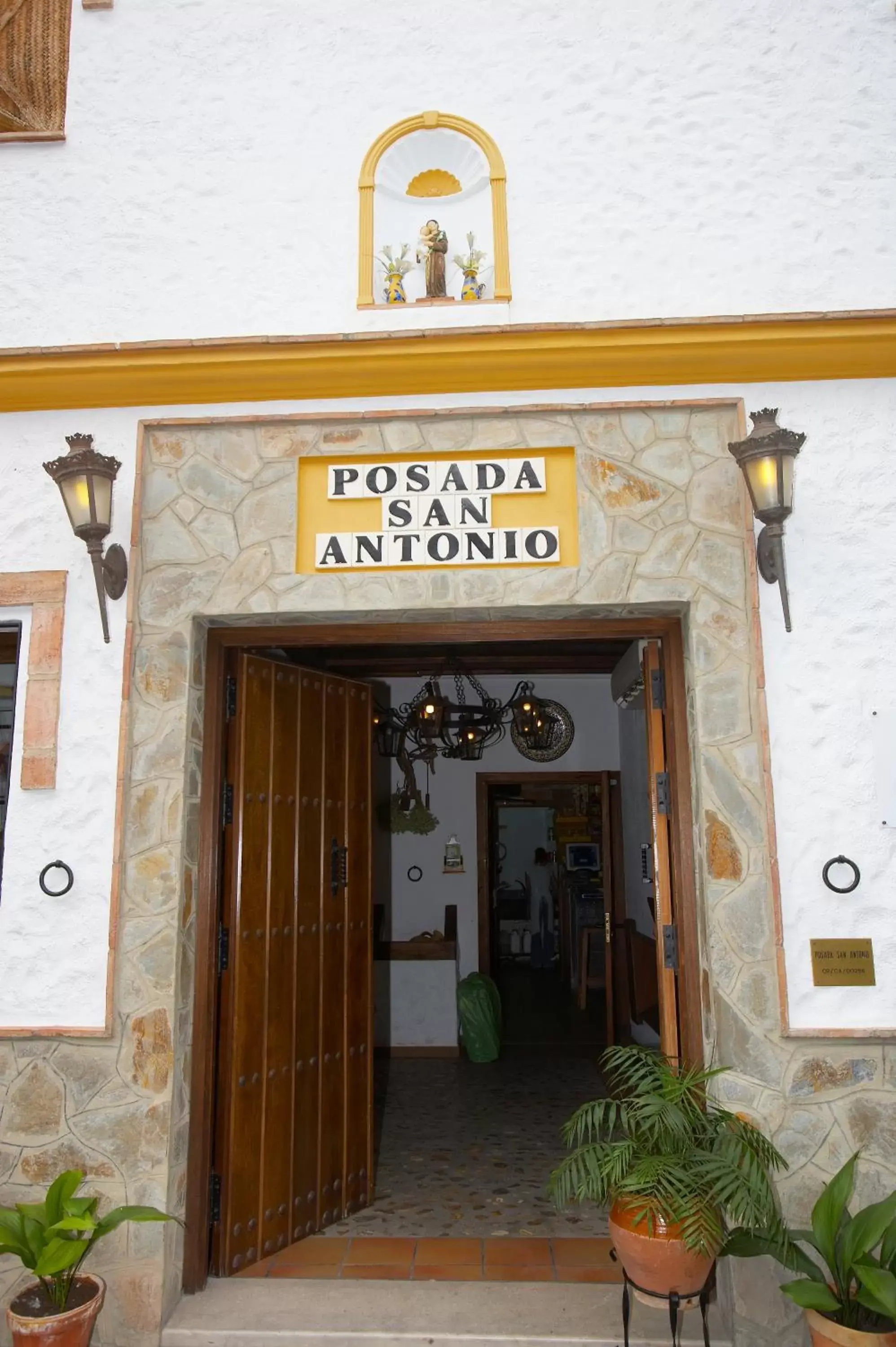 Facade/entrance in Hotel Posada San Antonio