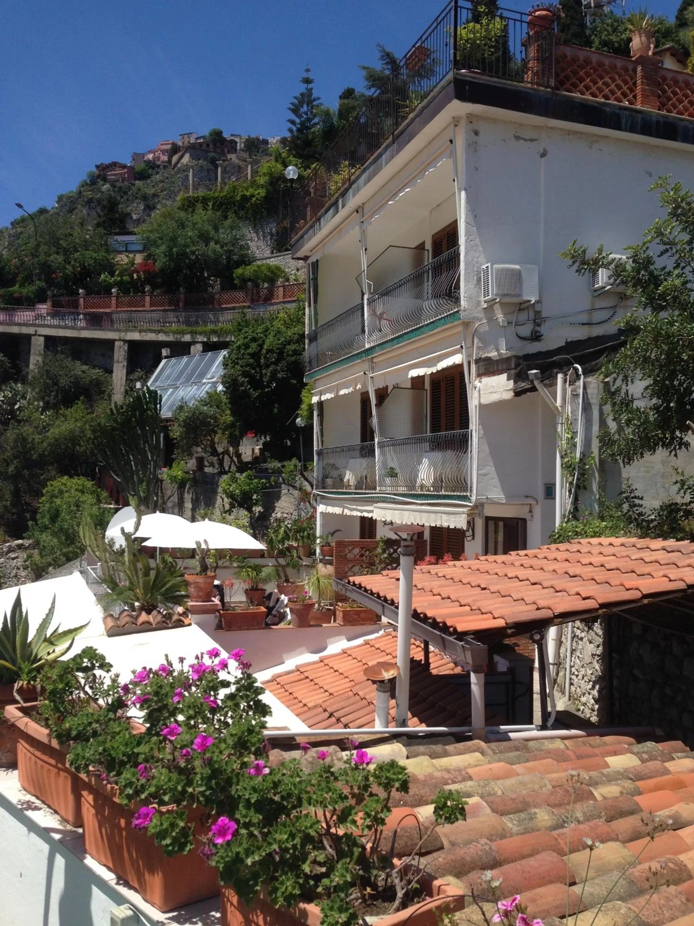 Property building in Villa Greta Hotel Rooms & Suites