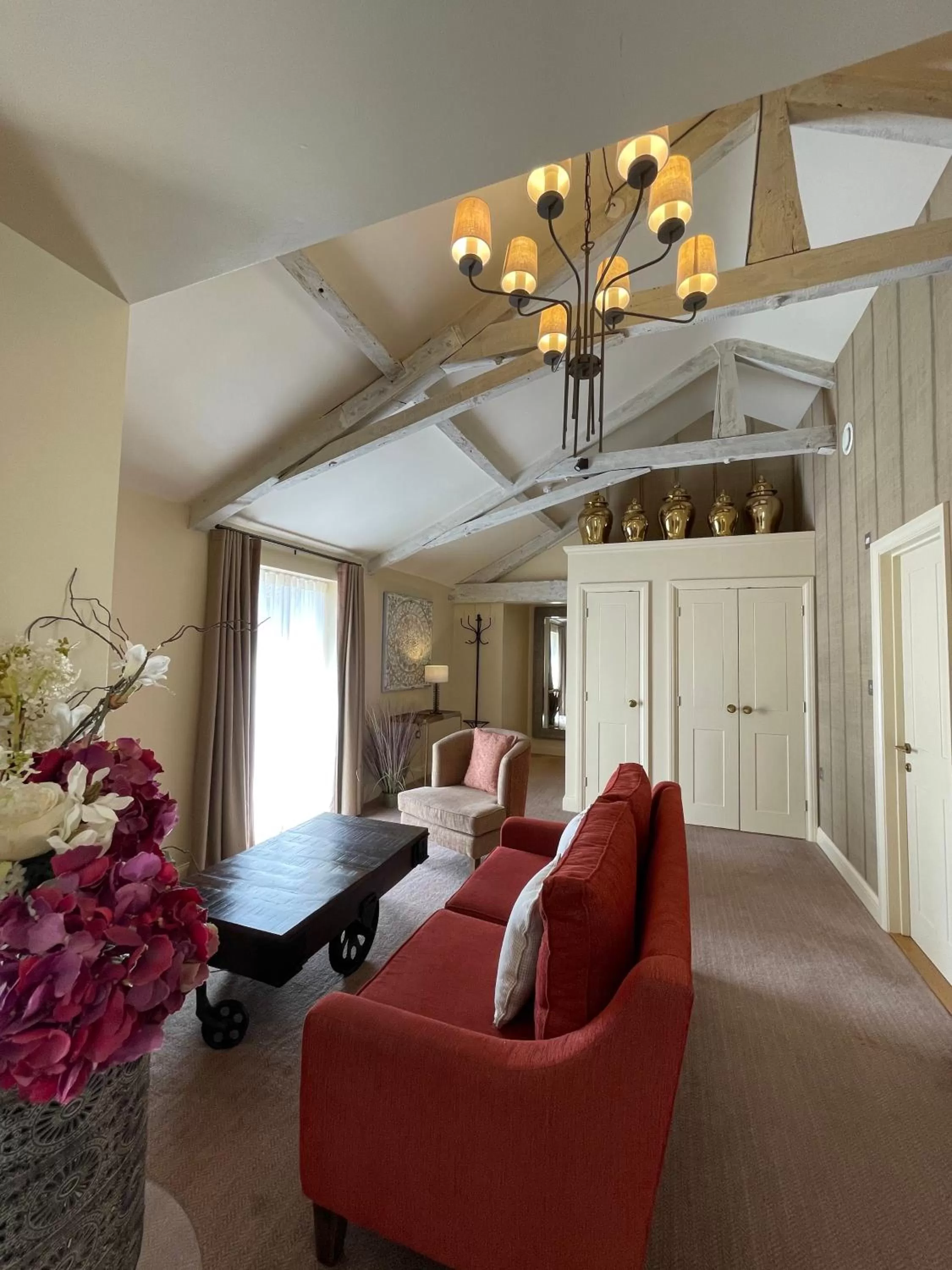 Seating area, Bed in Park Farm Hotel