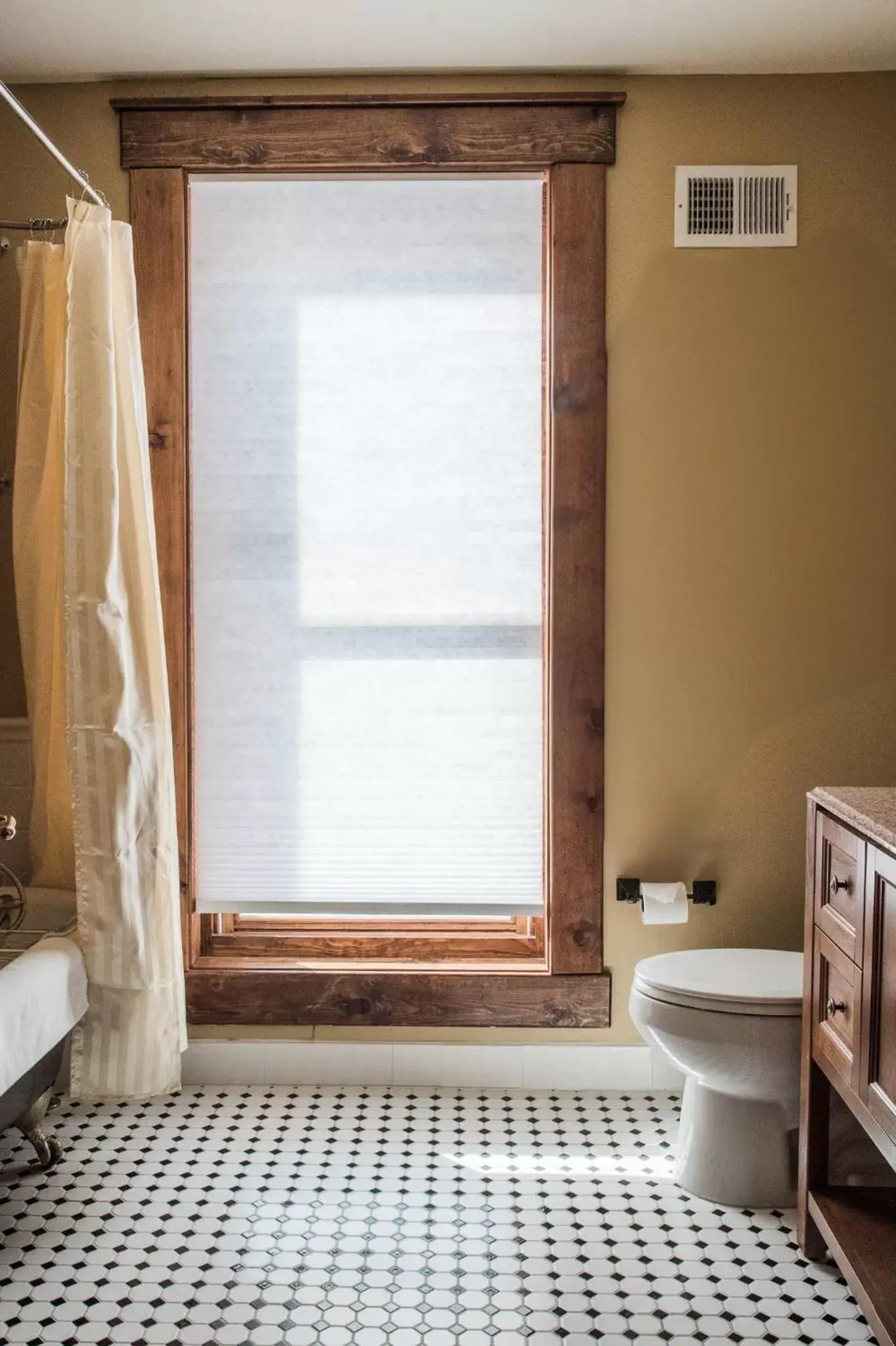 Toilet, Bathroom in Weatherford Hotel