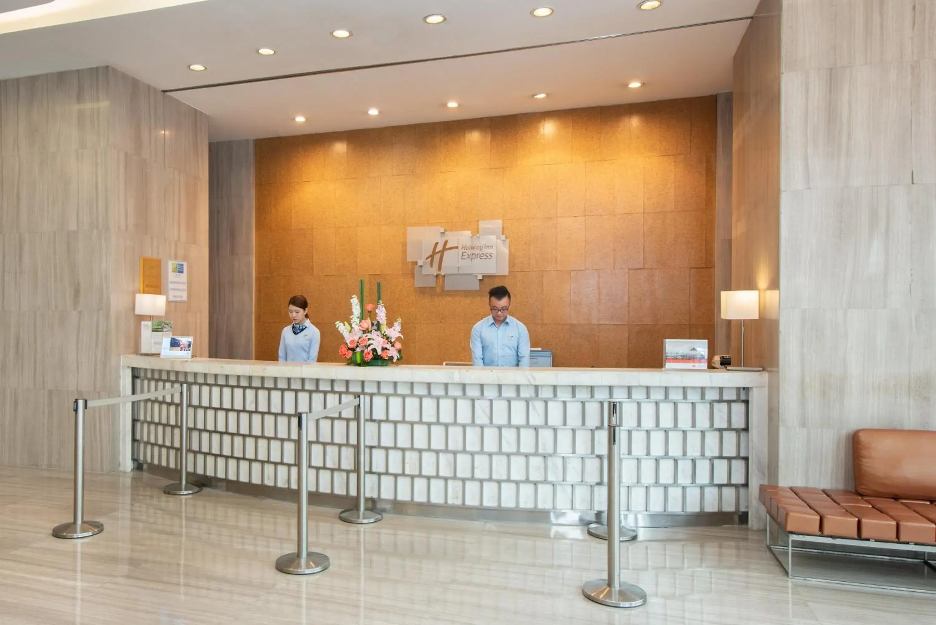 Property building, Lobby/Reception in Holiday Inn Express Chengdu Wuhou, an IHG Hotel