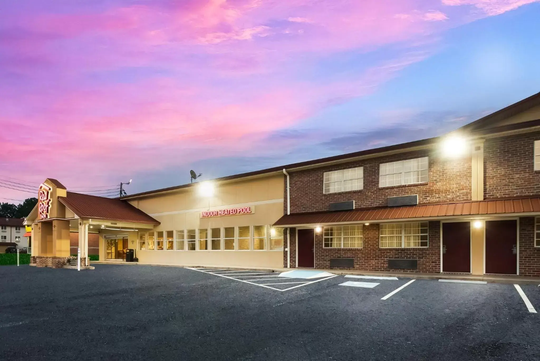 Property Building in Red Roof Inn Chattanooga - Lookout Mountain