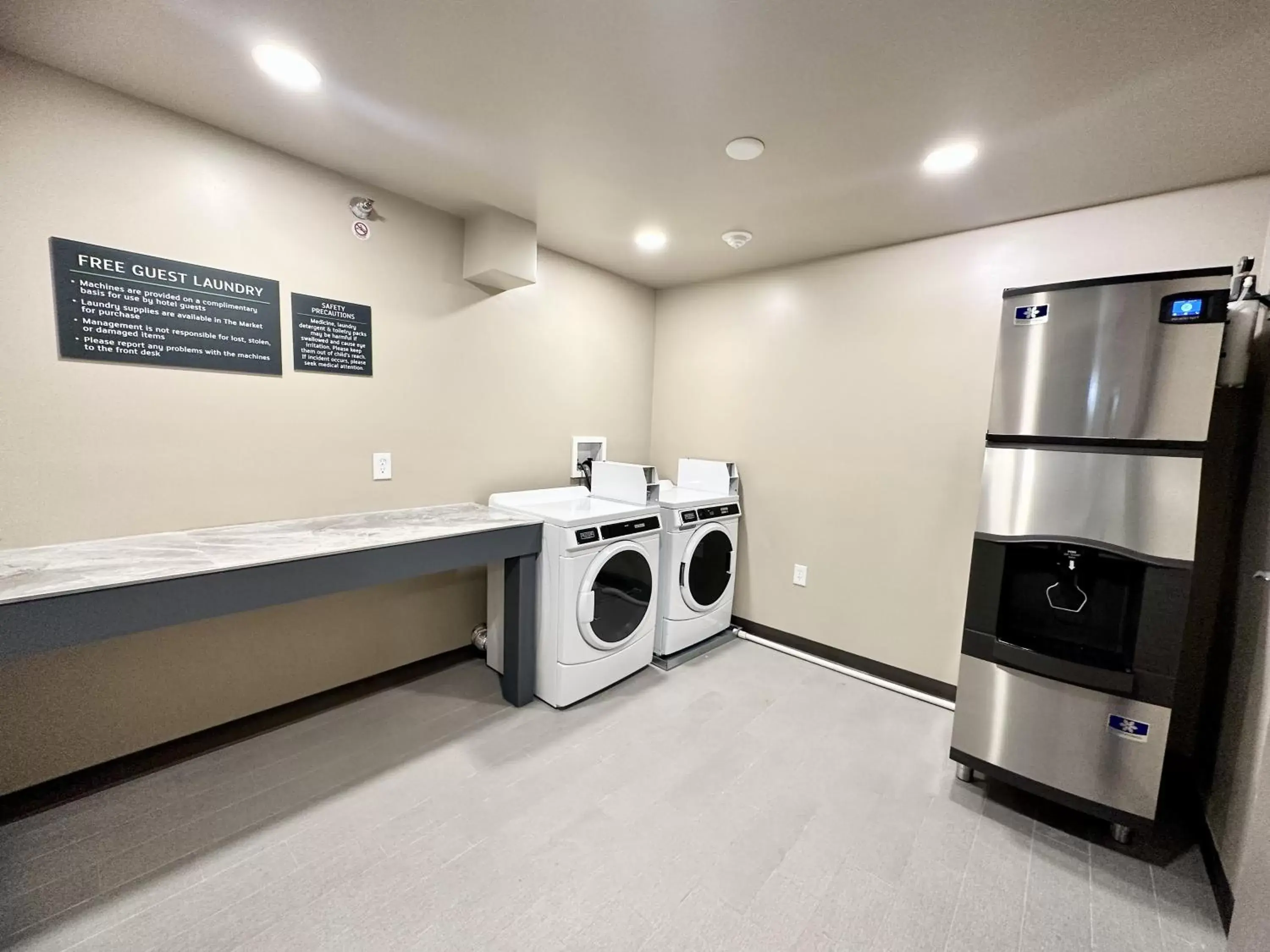 washing machine, Kitchen/Kitchenette in Holiday Inn - Kansas City - Downtown, an IHG Hotel