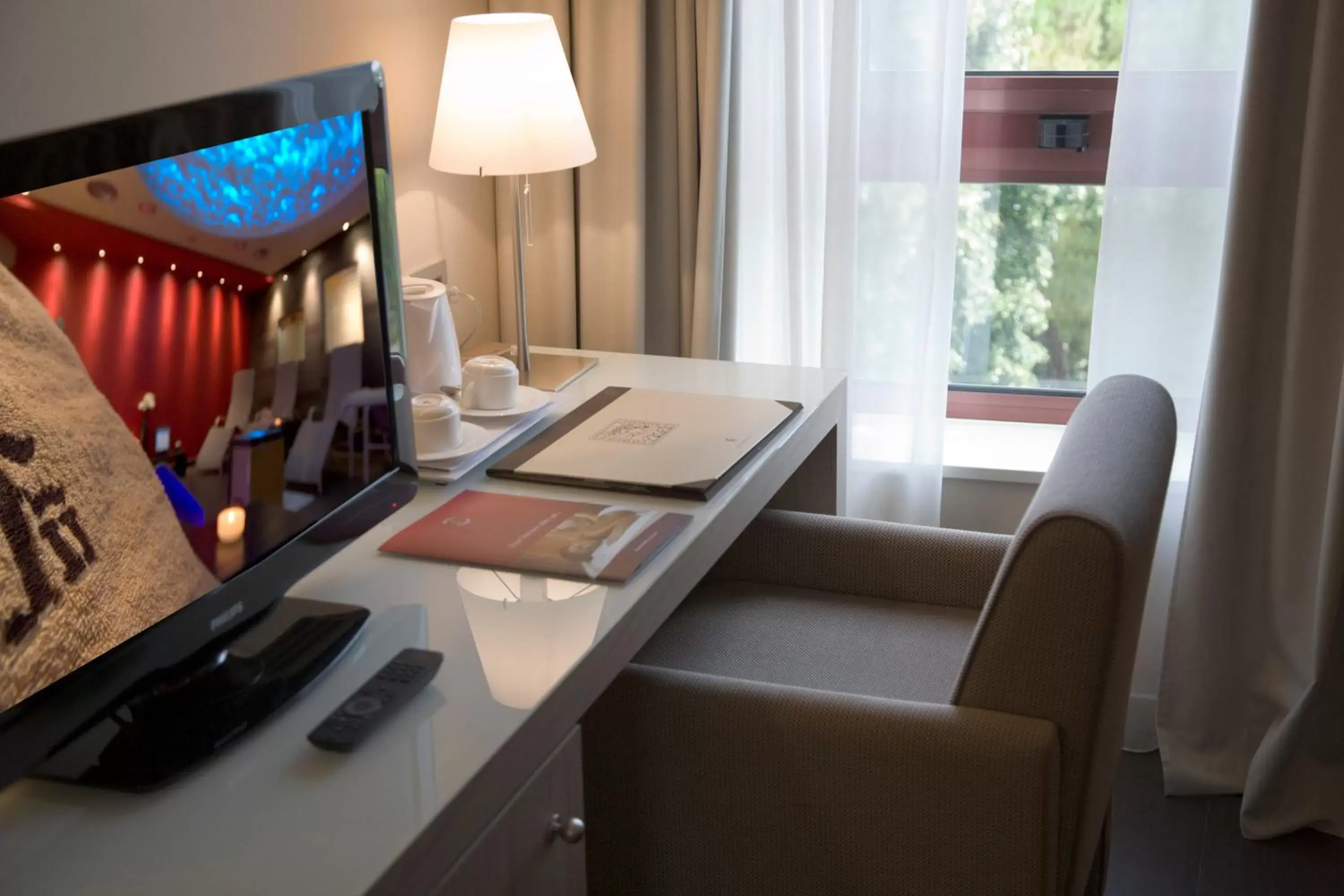 Photo of the whole room, TV/Entertainment Center in Hotel Federico II