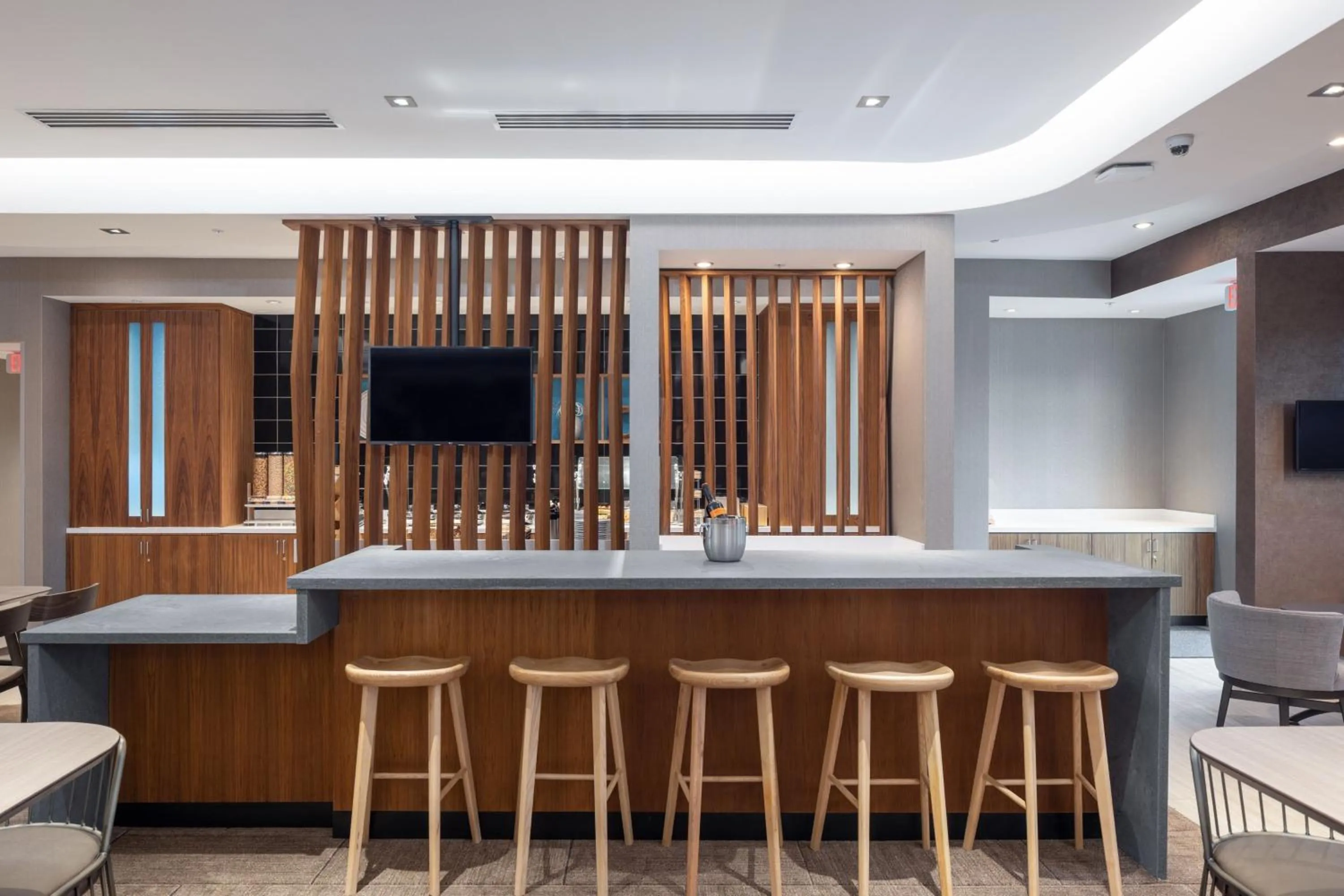 Lounge or bar in SpringHill Suites by Marriott Tucson at The Bridges