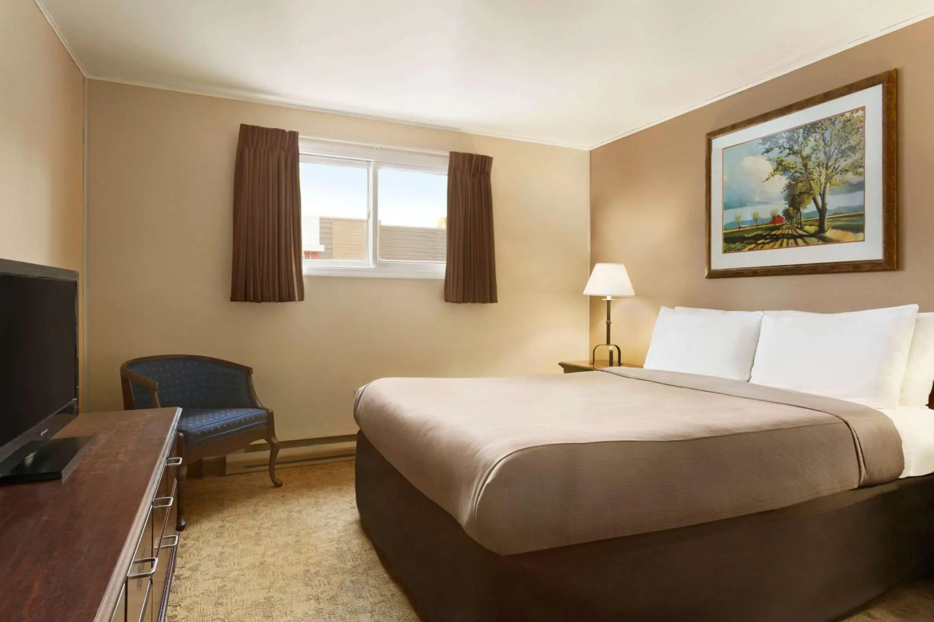 Photo of the whole room, Bed in Travelodge by Wyndham Kenora