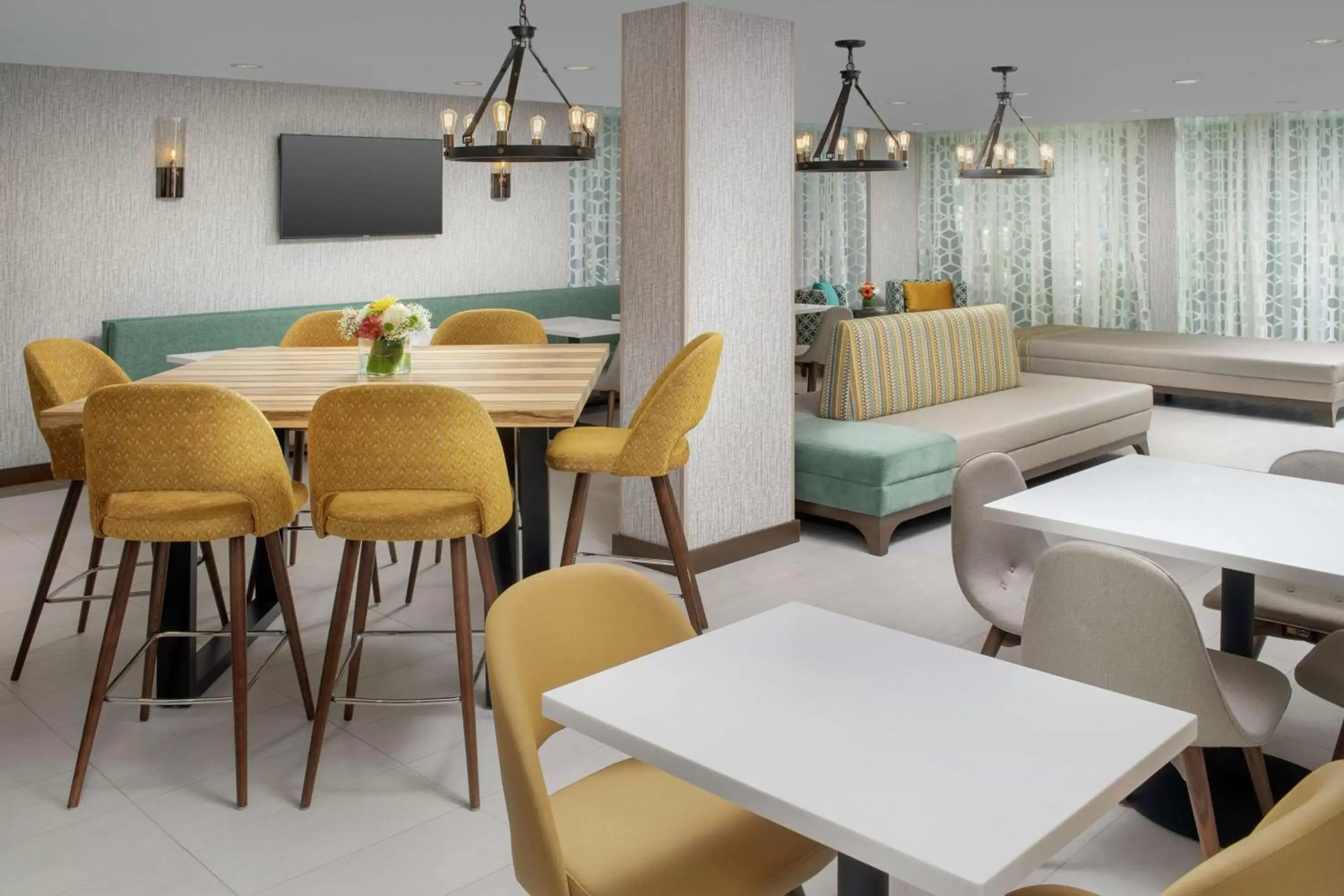 Dining area, Restaurant/Places to Eat in Hilton Garden Inn Miami Brickell South