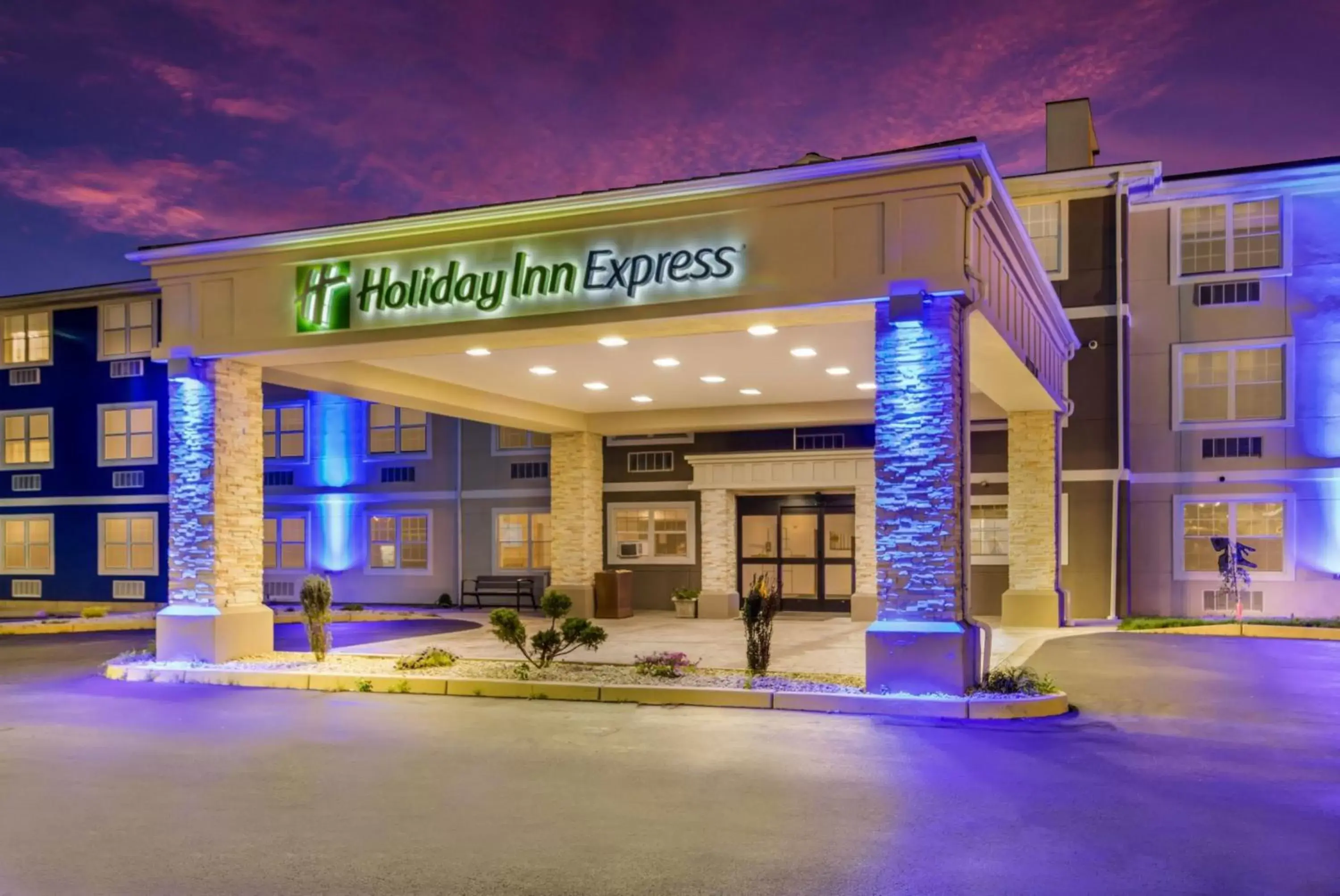 Property Building in Holiday Inn Express - Plymouth, an IHG Hotel