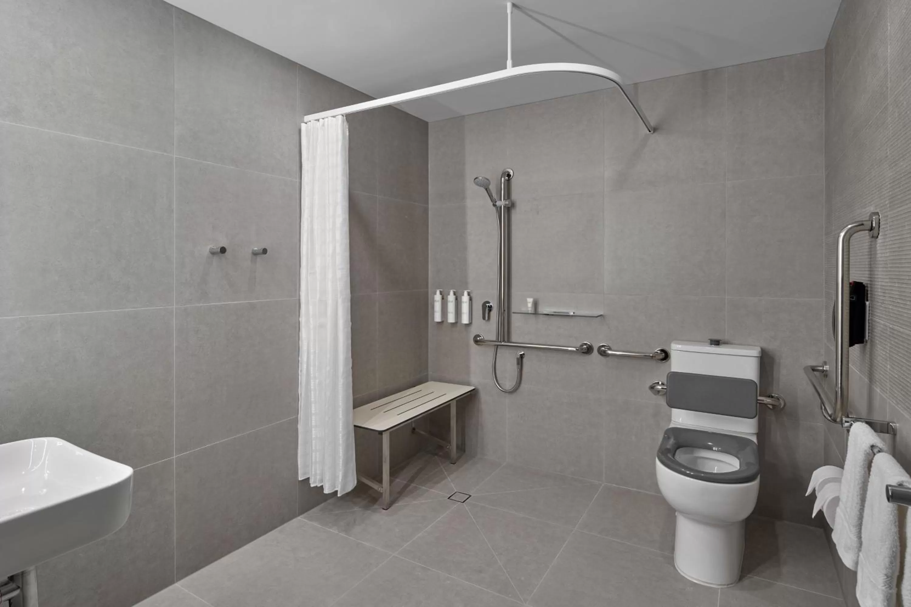 Bathroom in Courtyard by Marriott Melbourne Flagstaff Gardens