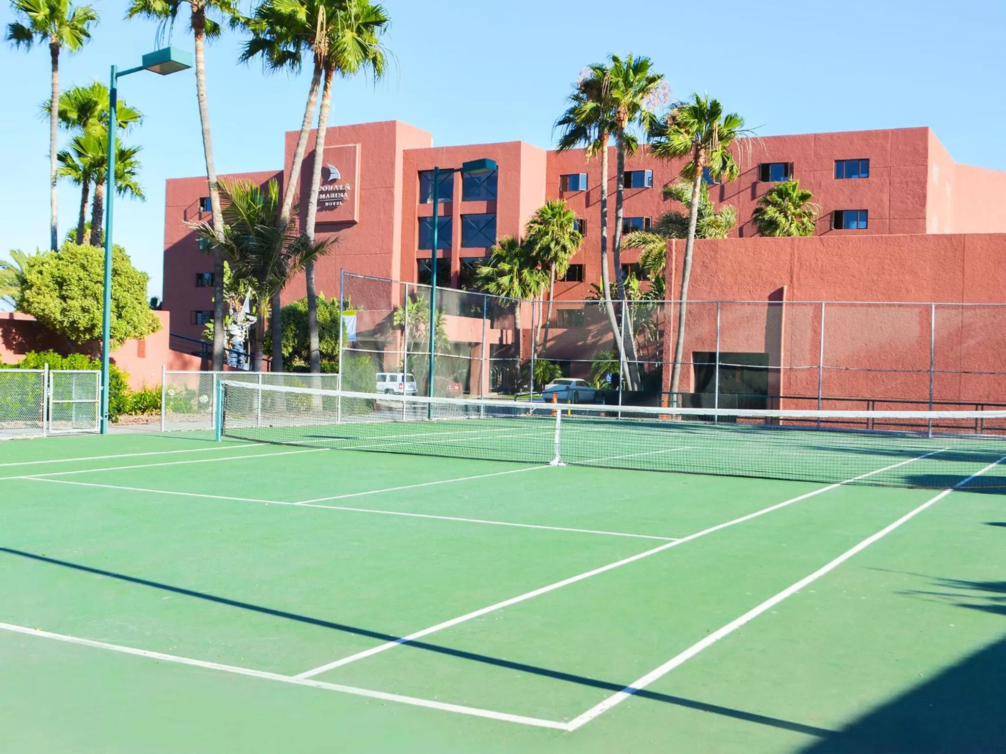 Tennis court in Hotel Coral & Marina