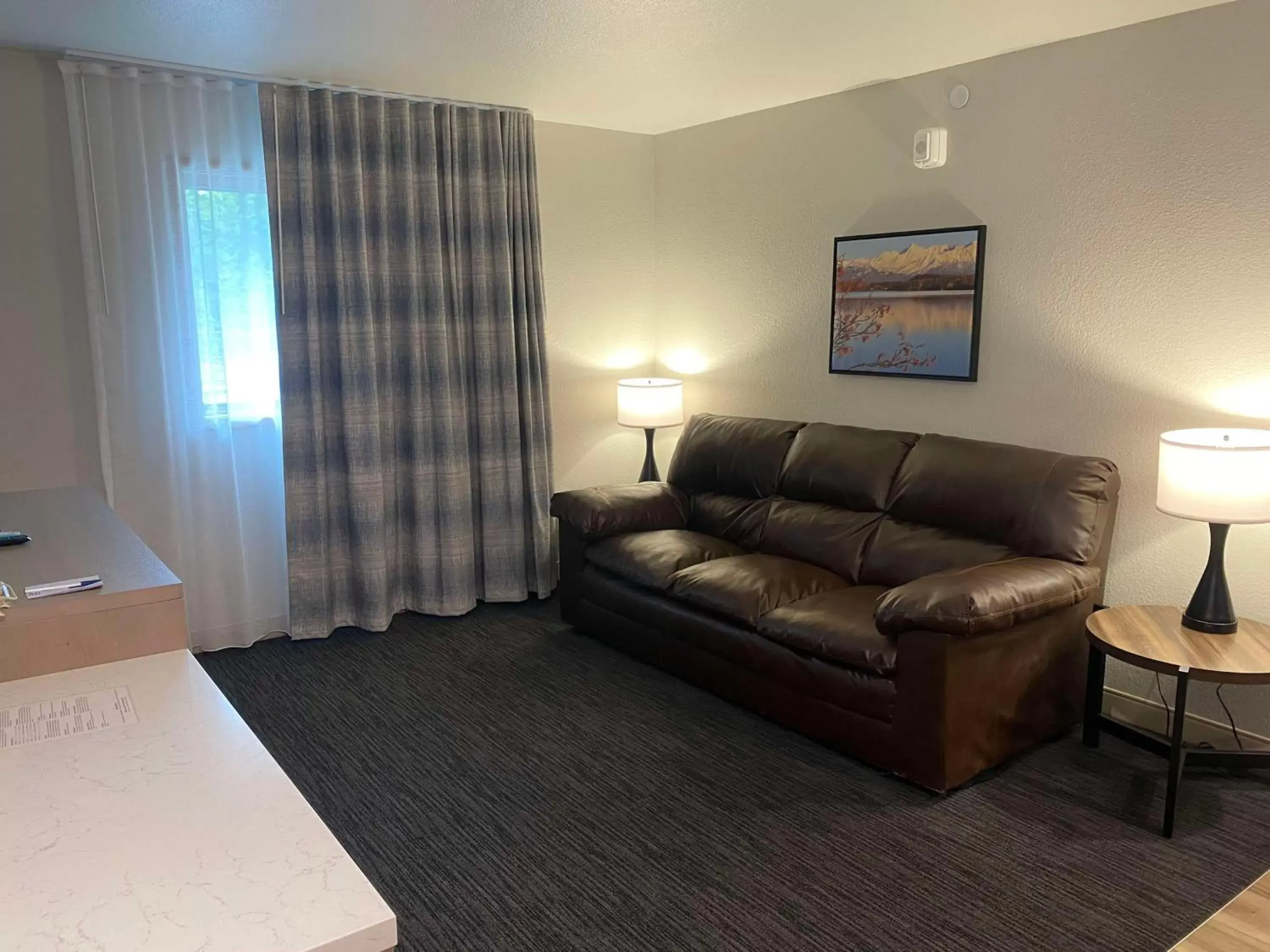 Photo of the whole room, Seating Area in Best Western Lake Lucille Inn