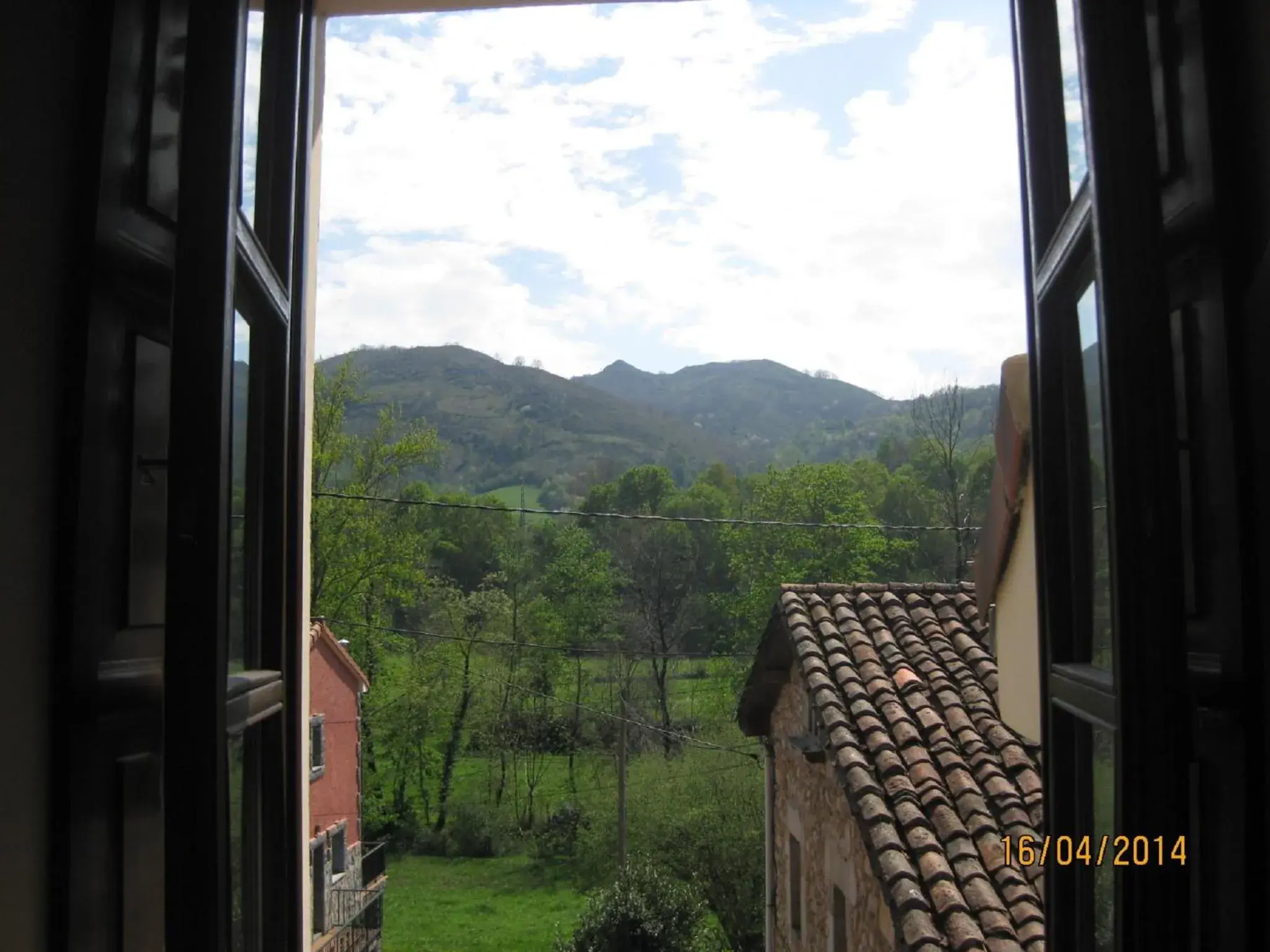 View (from property/room), Mountain View in Hotel Rural Entremontes