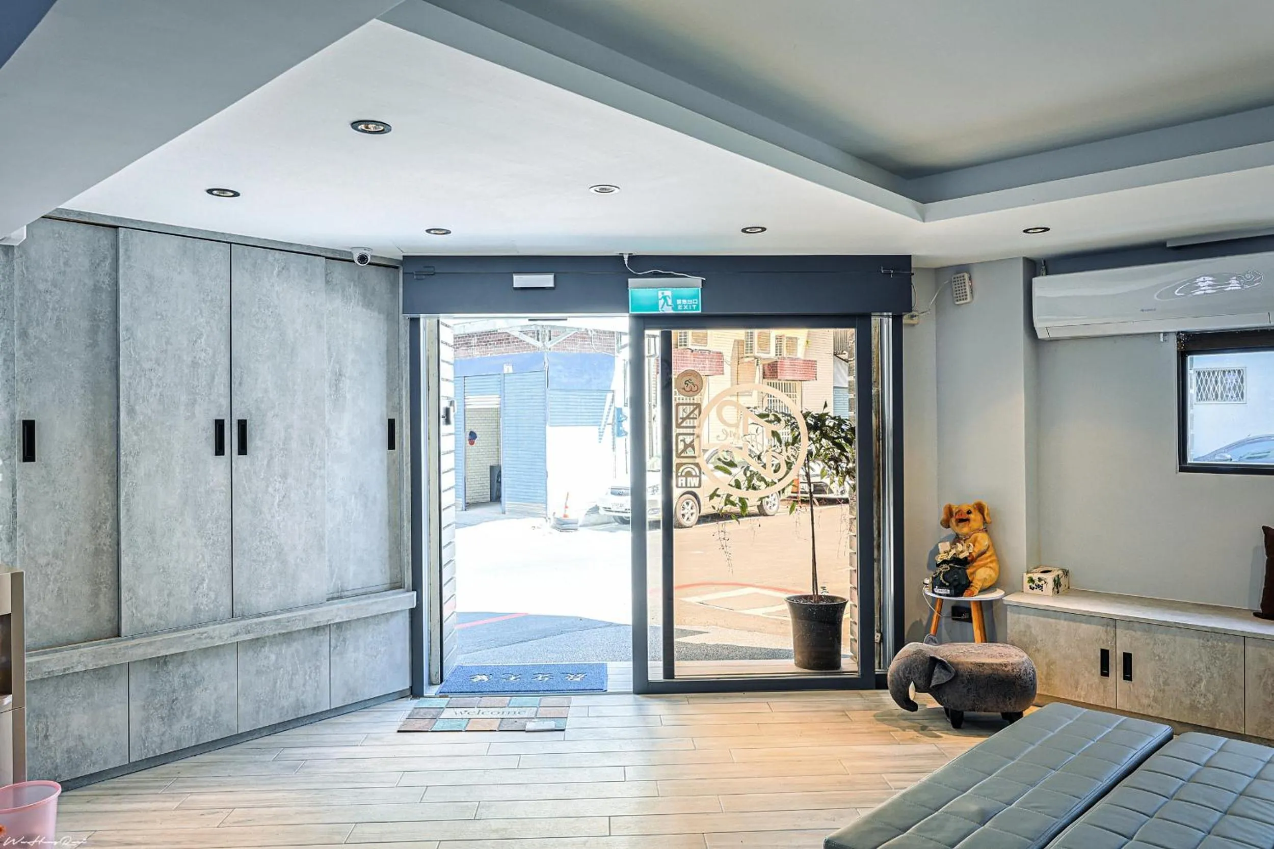 Living room in 亞馨文旅 近東大門夜市 有免費停車場 可自助入住