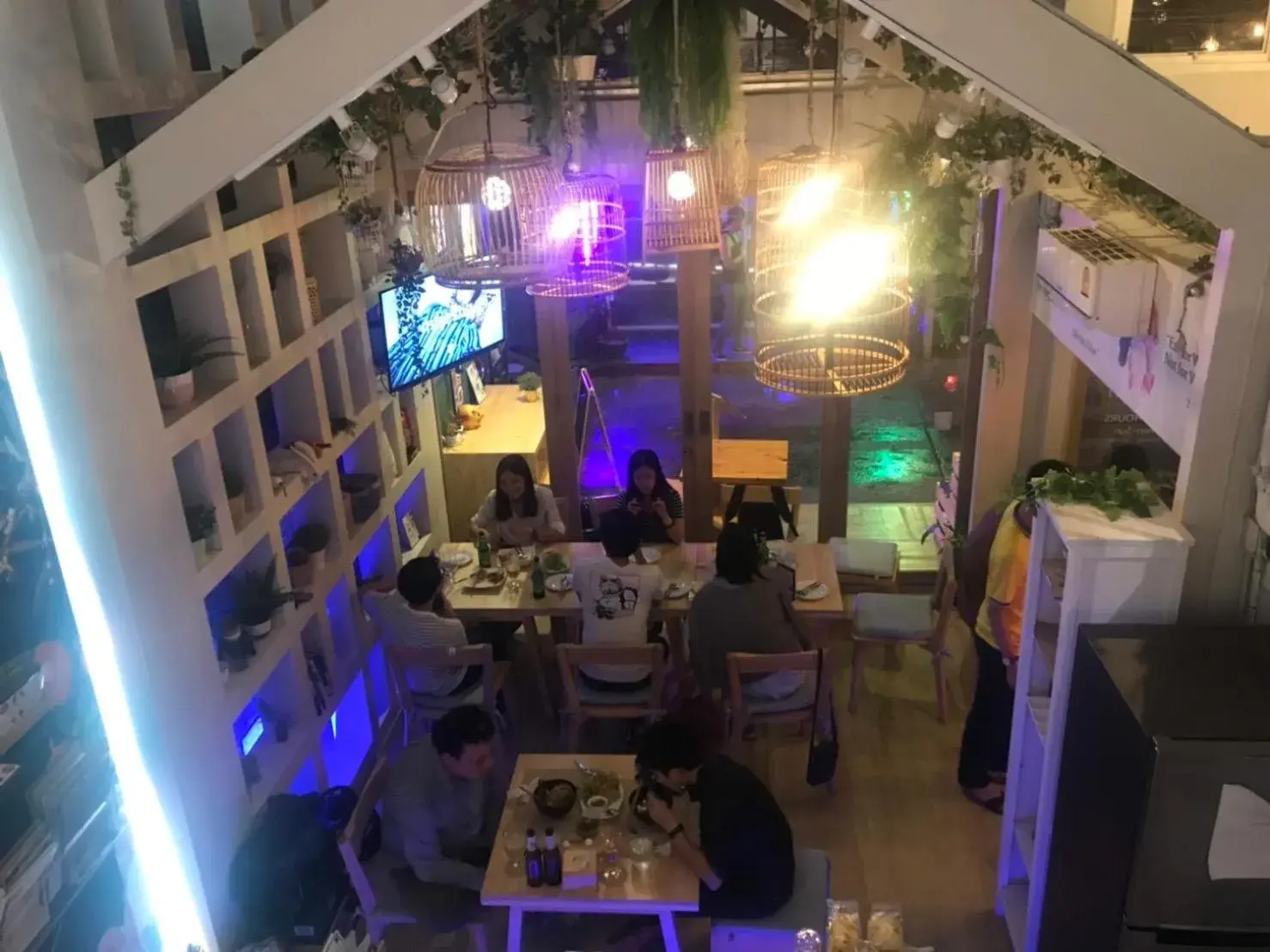 Restaurant/Places to Eat in Kinnon Deluxe Hostel Coworking Cafe