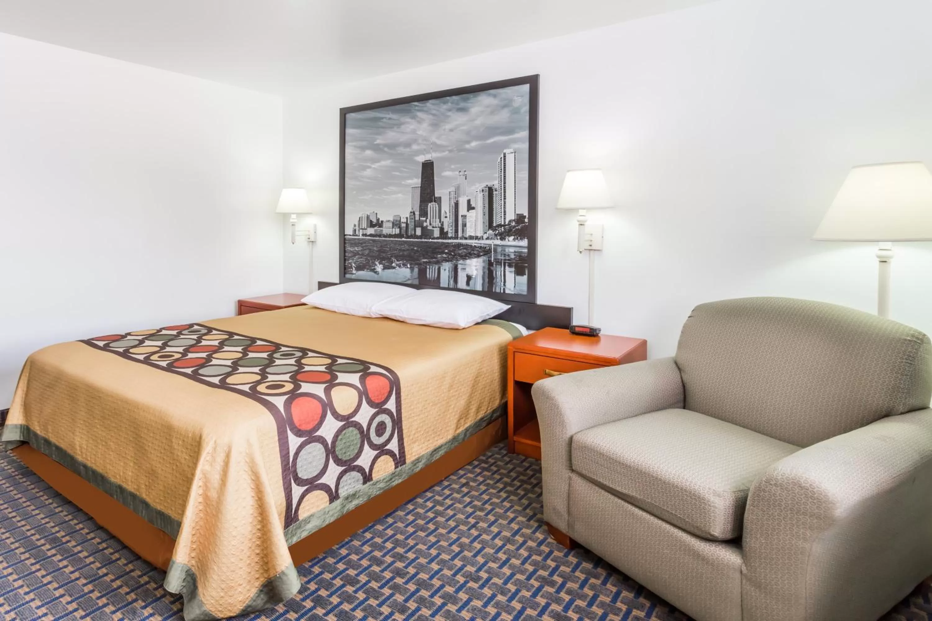 Bedroom, Bed in Super 8 by Wyndham Rock Falls Sterling Area