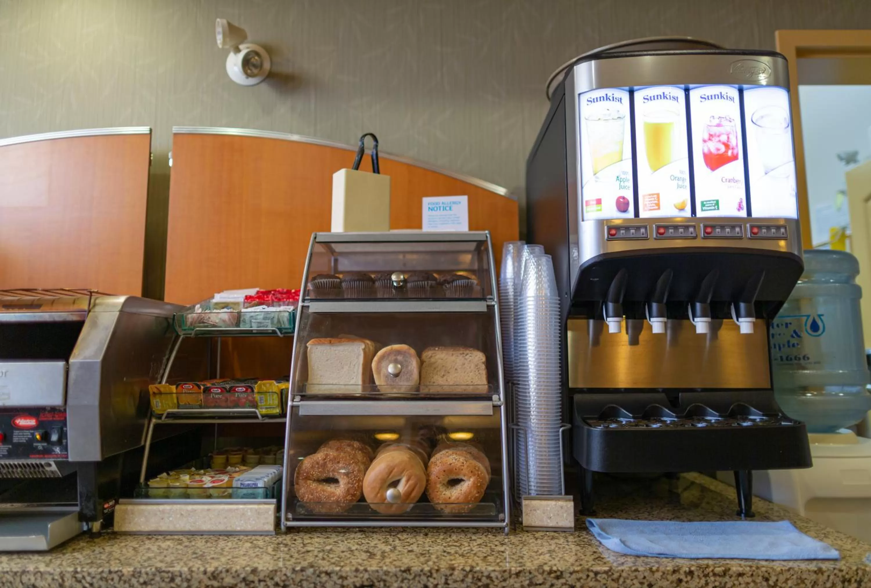Coffee/tea facilities in Bayview Hotel