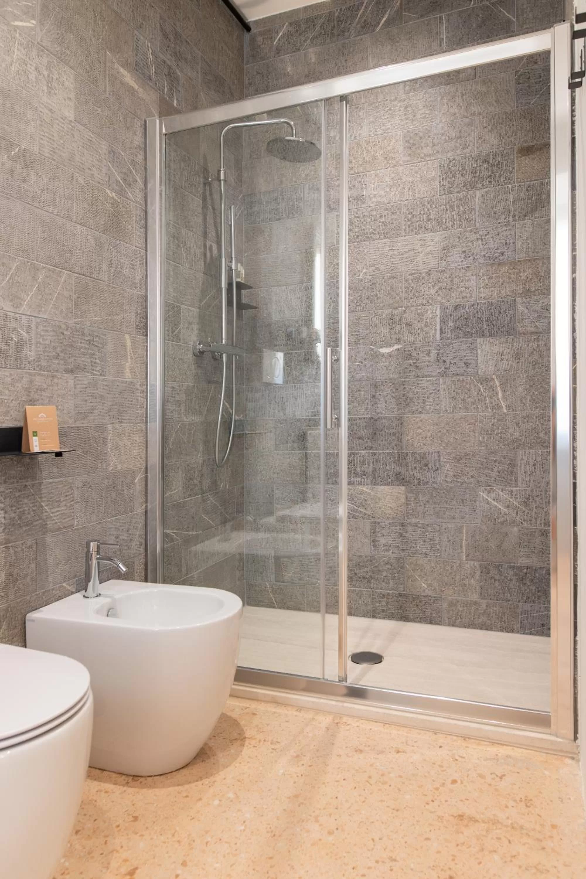 Shower in OGNISSANTI GuestHouse & Suites