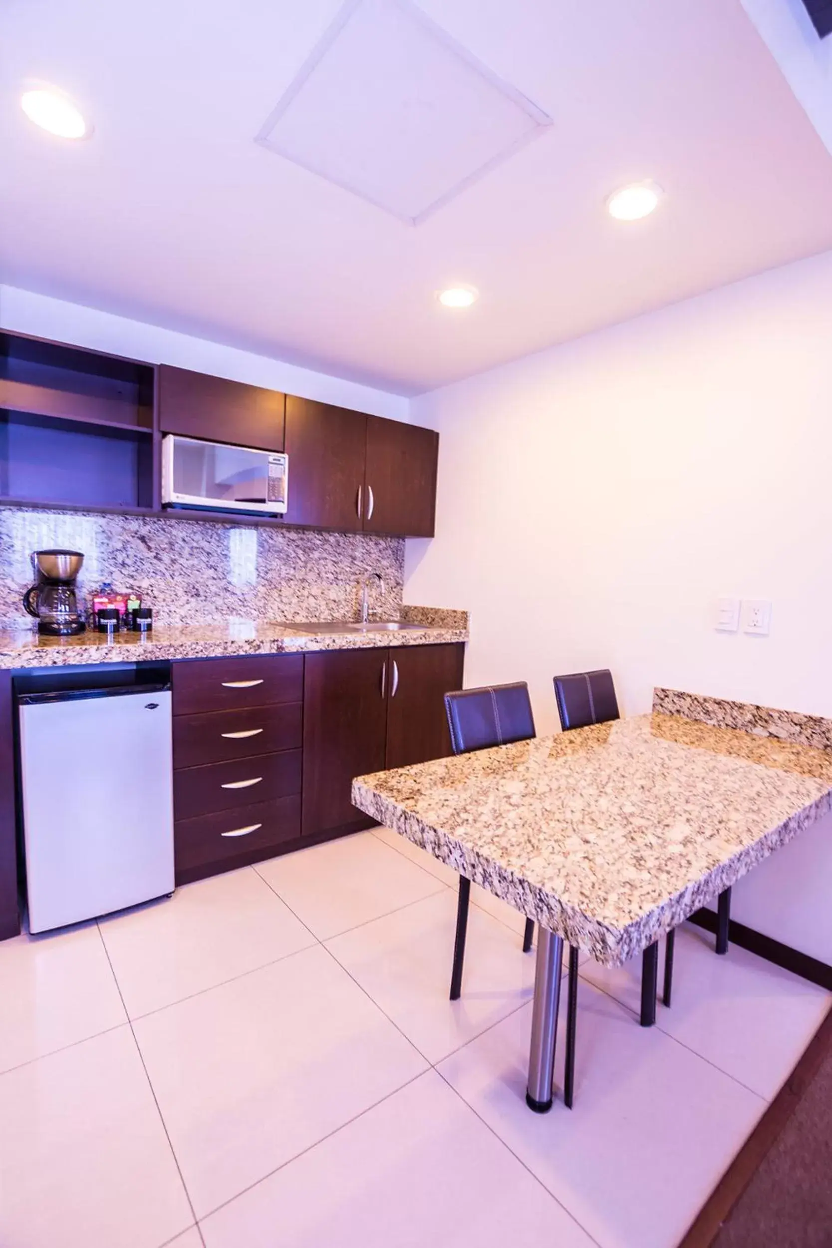 Photo of the whole room, Kitchen/Kitchenette in Hotel Crown Victoria