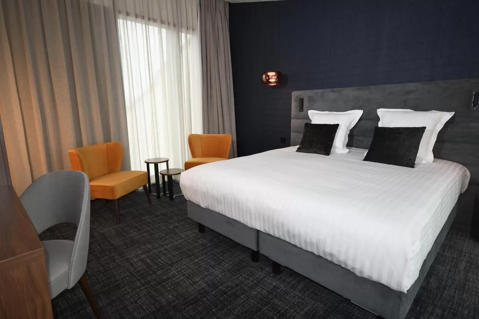 Photo of the whole room, Bed in Hôtel La Maison Bord'eaux Photo of the whole room, Bed in Hôtel La Maison Bord'eaux