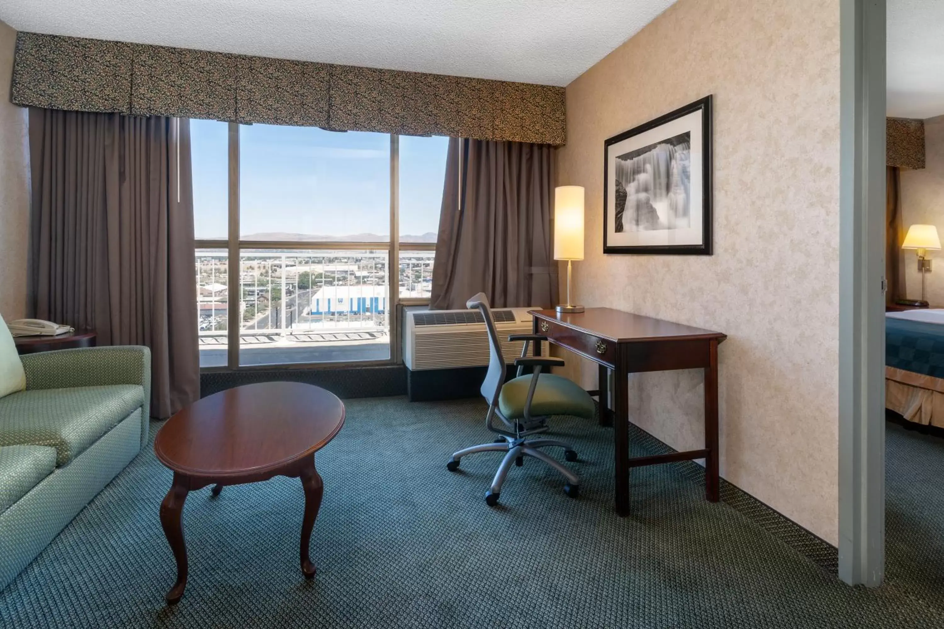 hair dresser, Seating Area in Ramada by Wyndham Reno Hotel & Casino