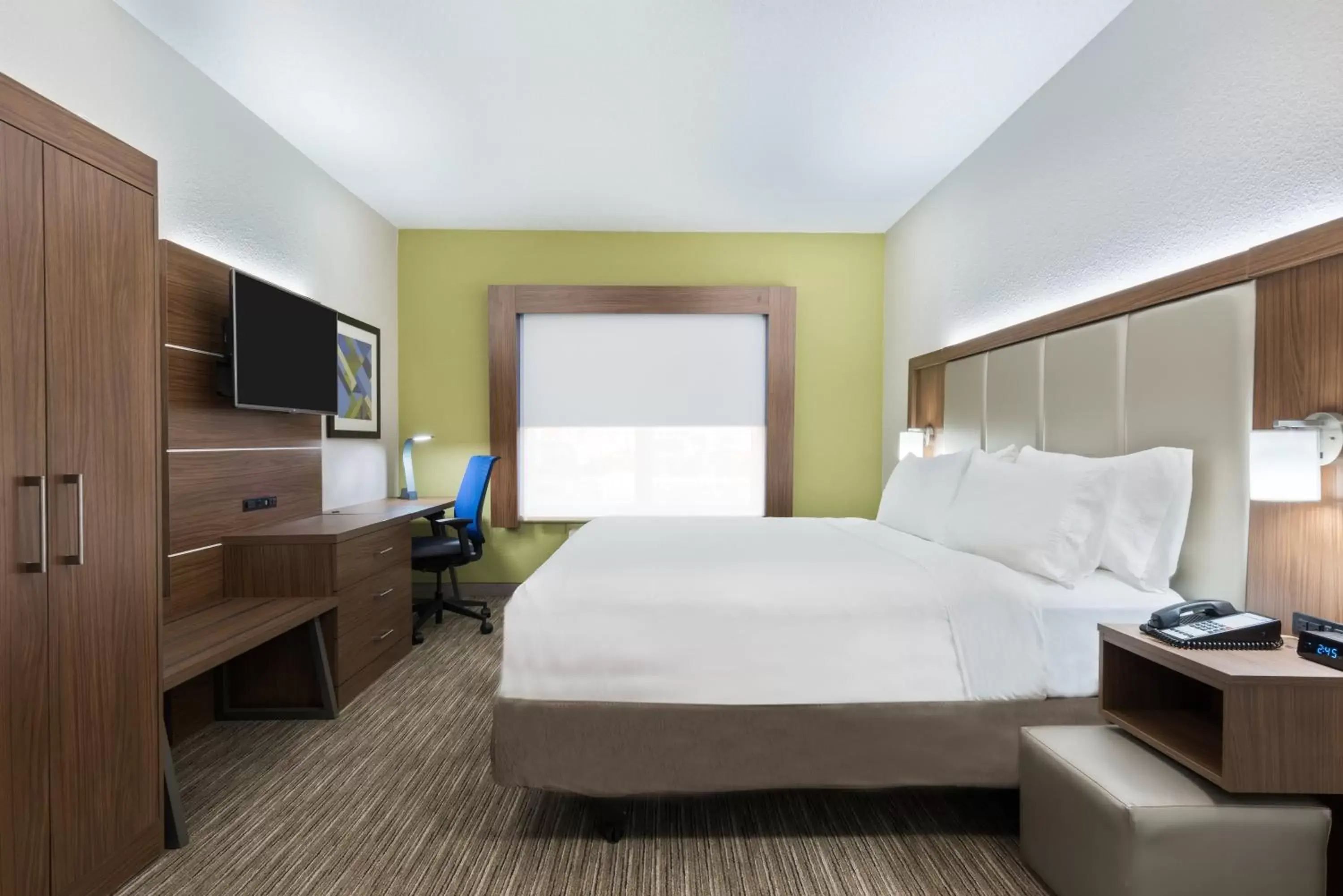 Photo of the whole room, Bed in Holiday Inn Express & Suites - Columbus Airport East, an IHG Hotel