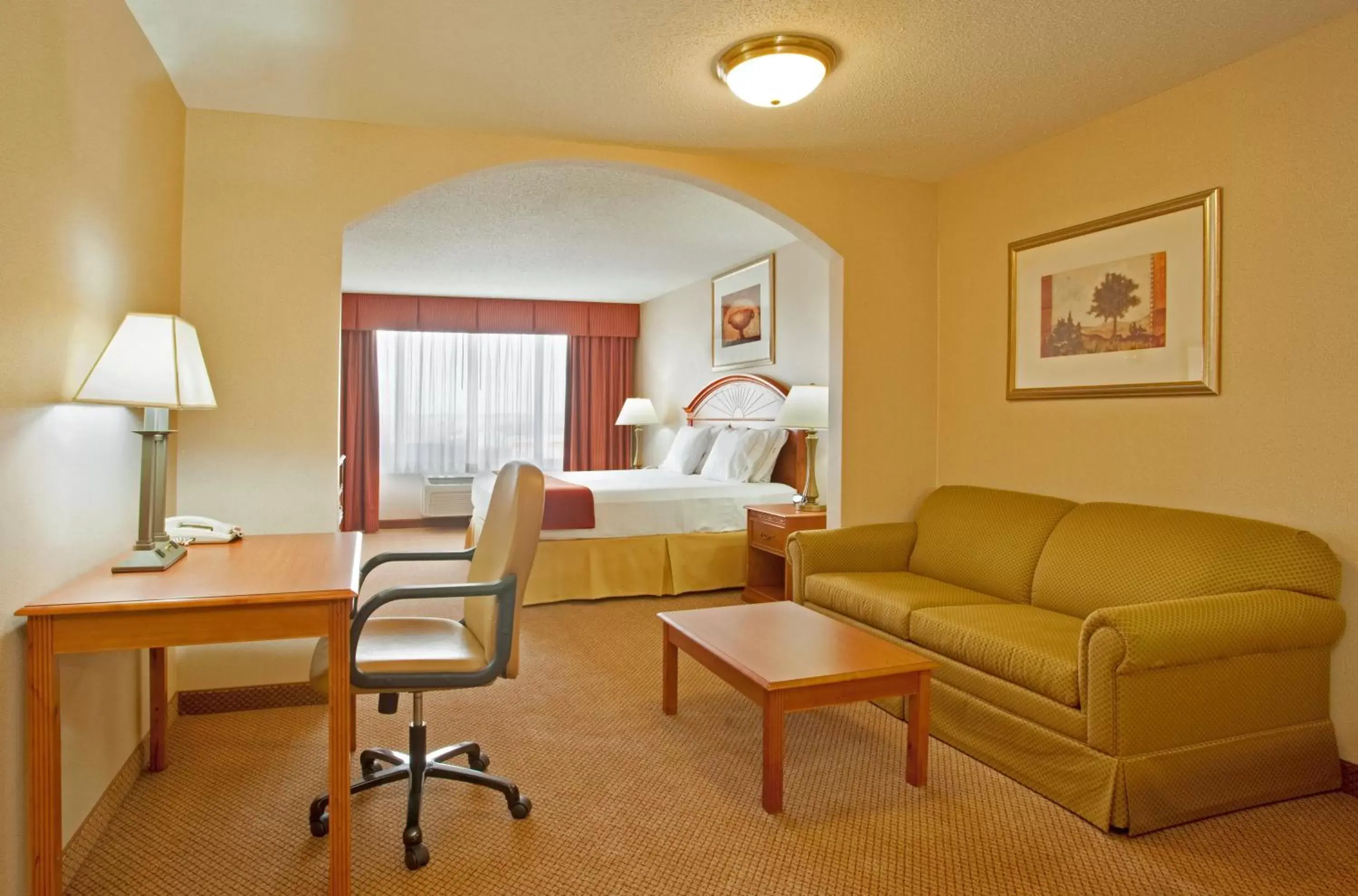 Photo of the whole room, Seating Area in Holiday Inn Express Hotel & Suites Logansport, an IHG Hotel