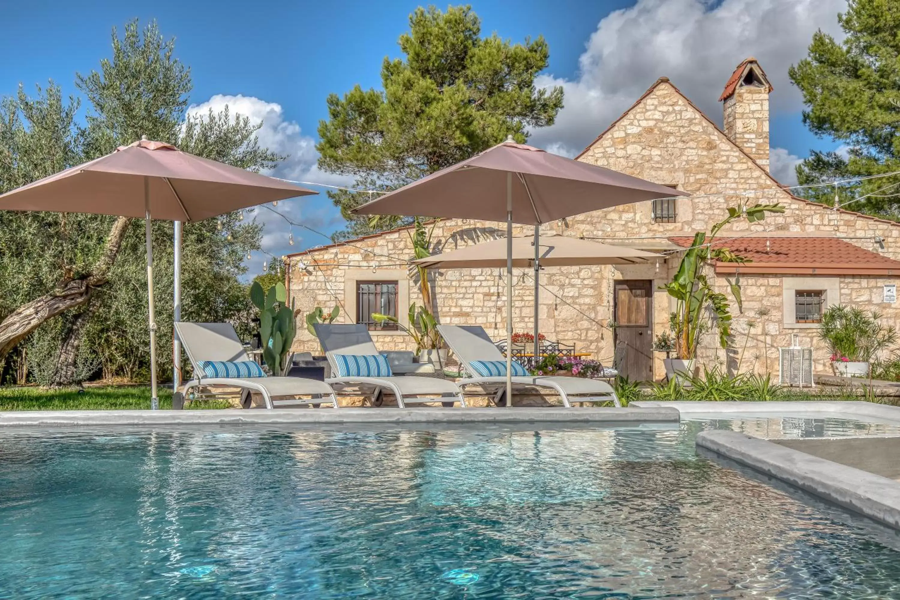 Property building, Swimming Pool in Trulli Terra Magica