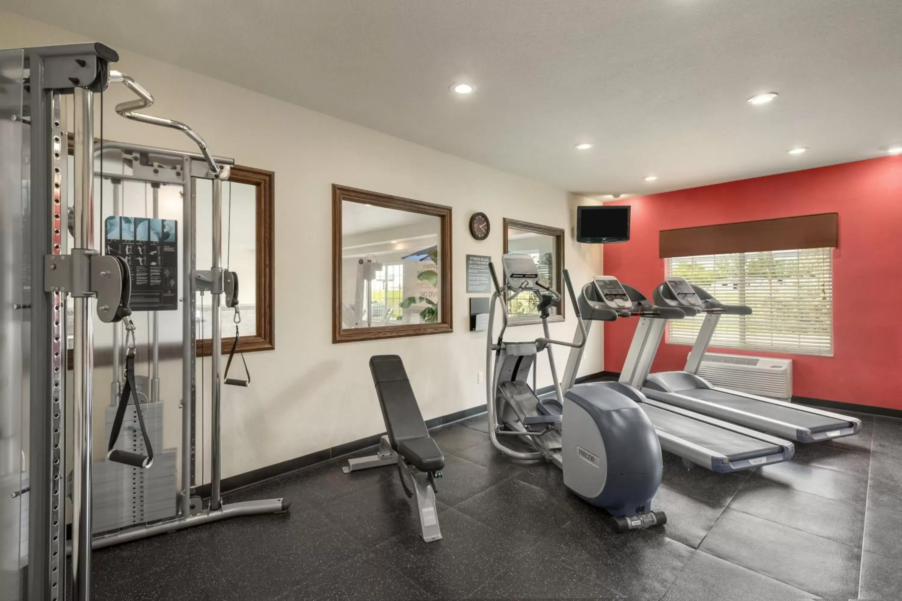 View (from property/room), Fitness Center/Facilities in Country Inn & Suites by Radisson, Minot, ND