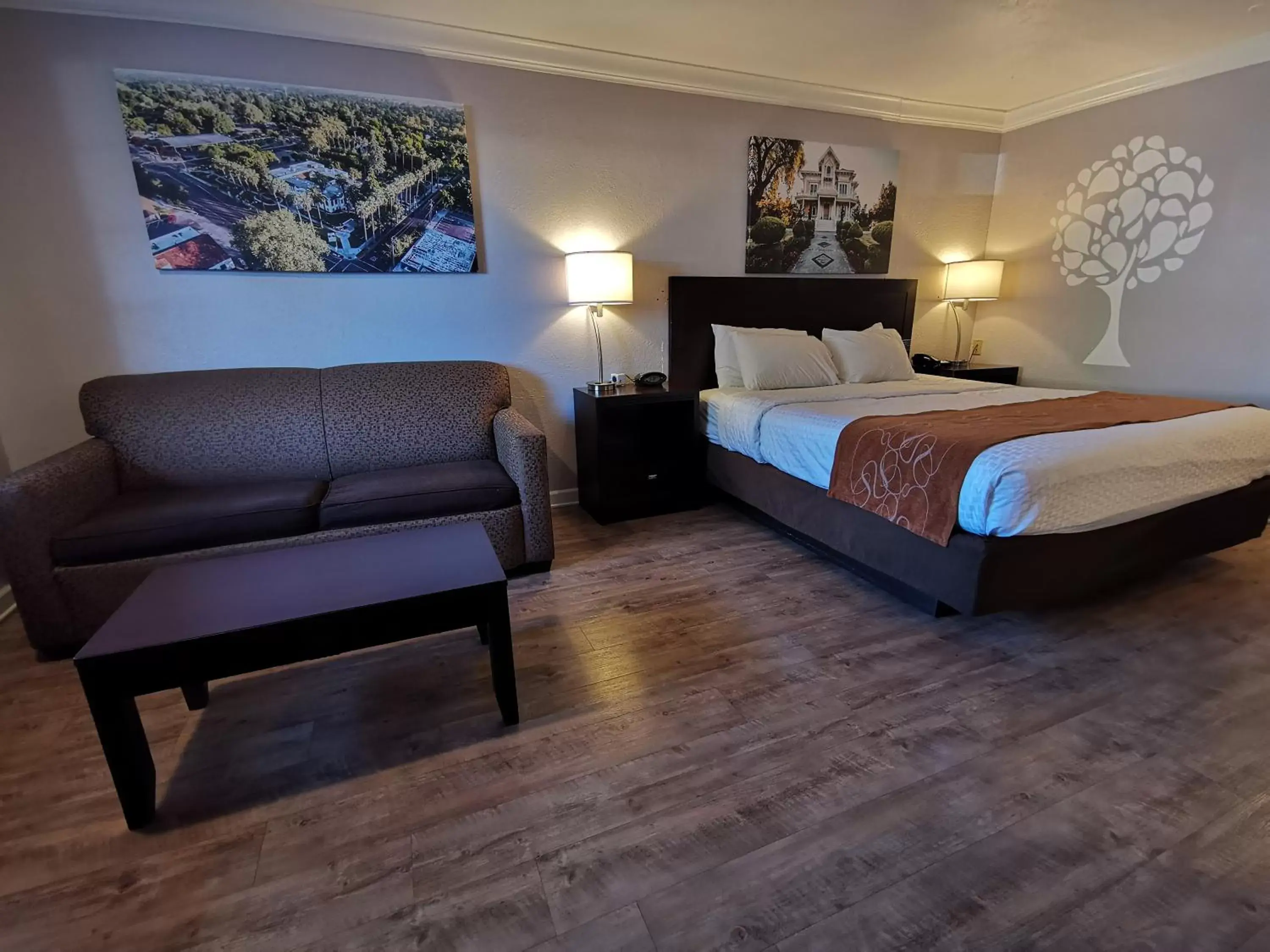 Queen Suite - Smoking in Journey Inn Queen Suite - Smoking in Journey Inn