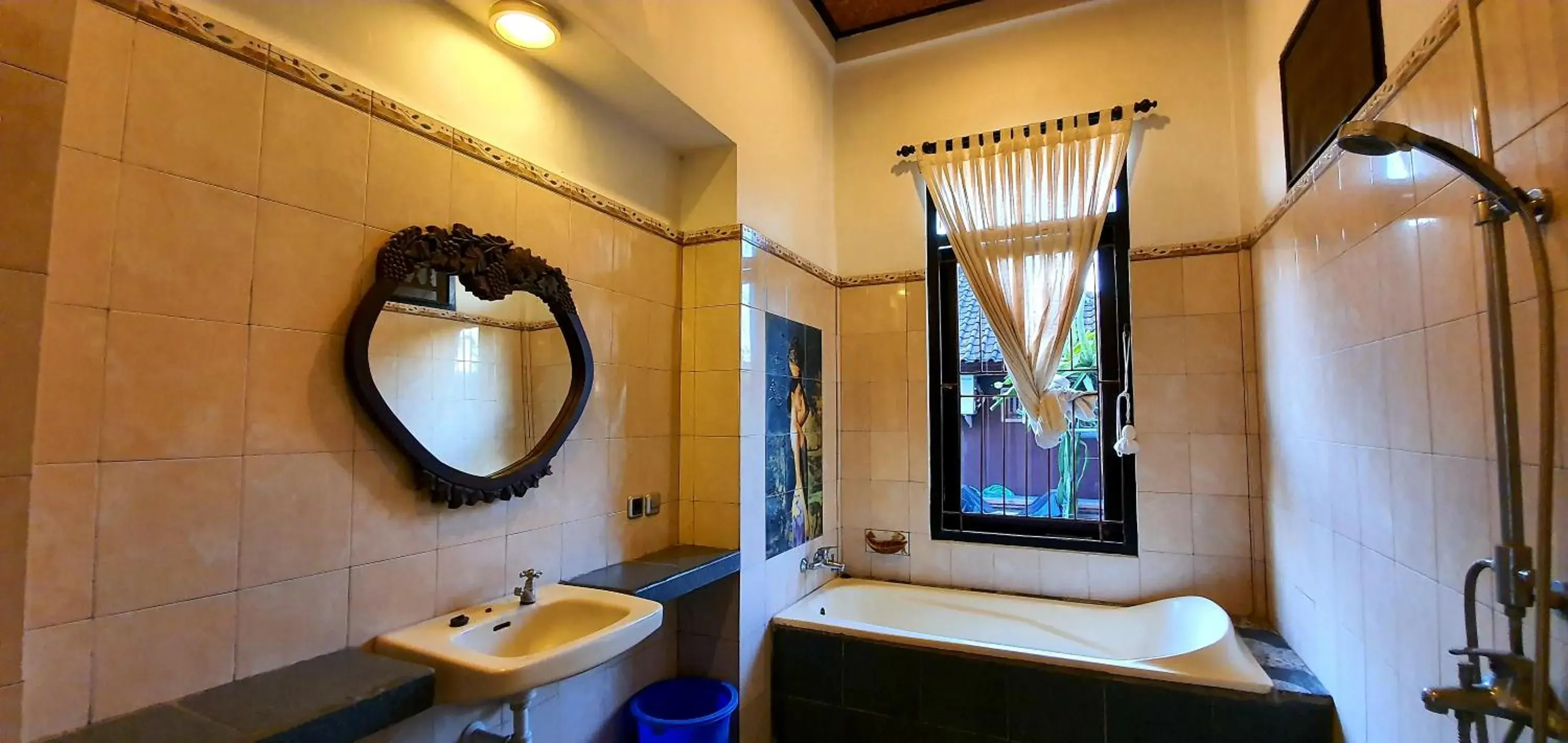 Bathroom in Kun Kun Guest House