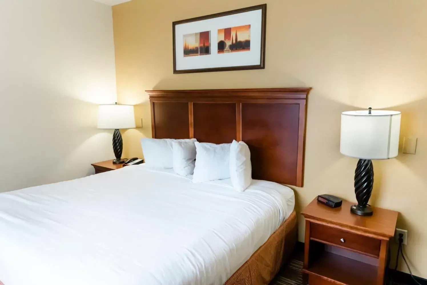 Bed in Country Inn & Suites by Radisson, Helen, GA