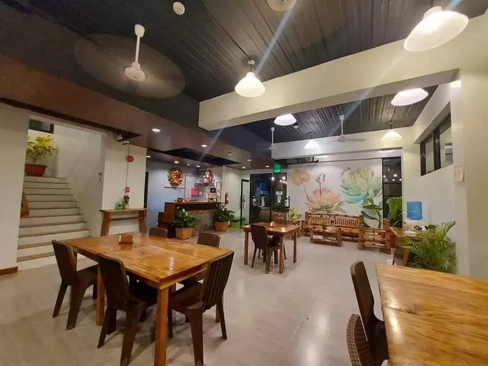 Restaurant/Places to Eat in Acacia Garden Inn