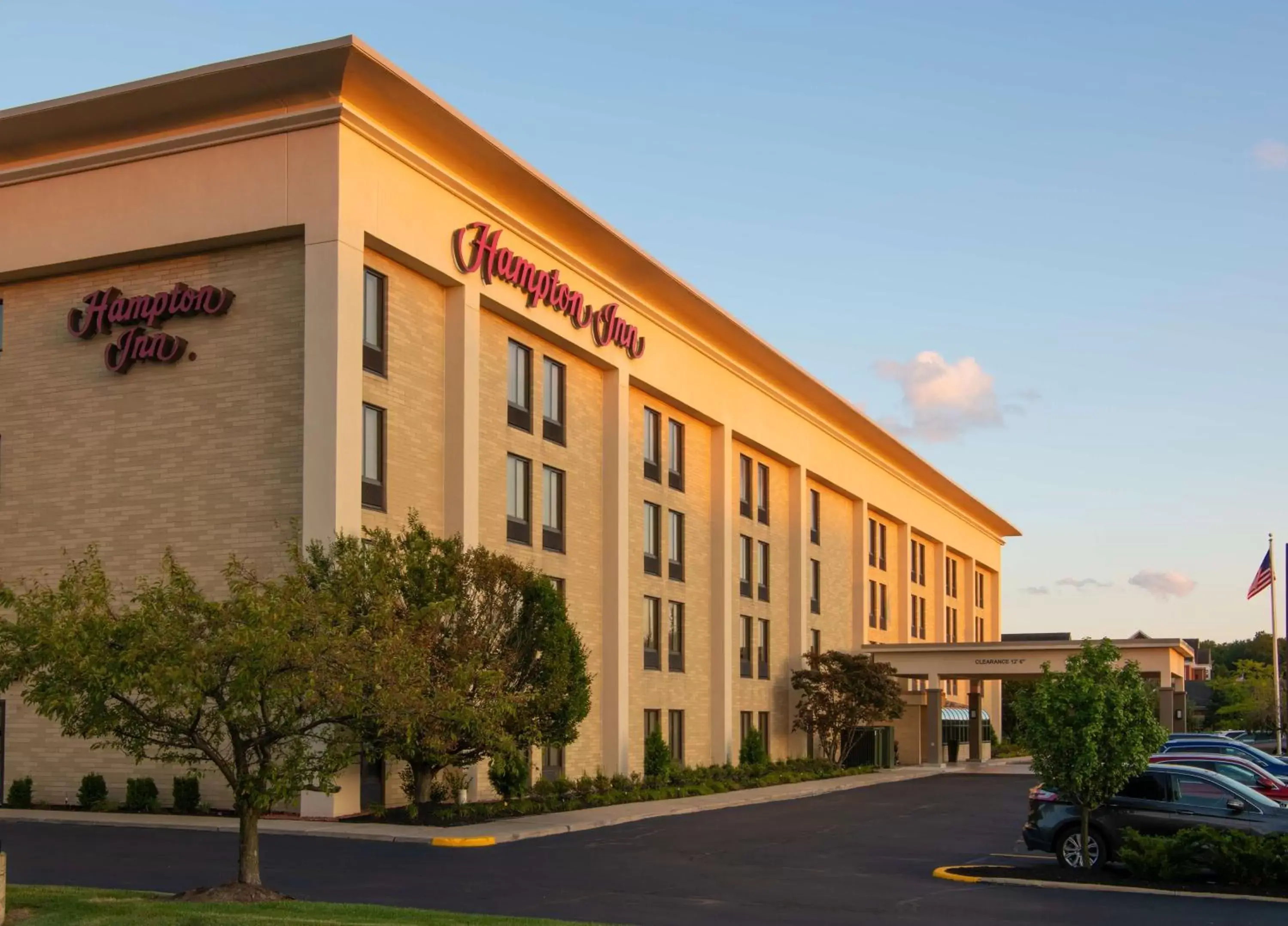 Property building in Hampton Inn Cleveland-Solon Property building in Hampton Inn Cleveland-Solon